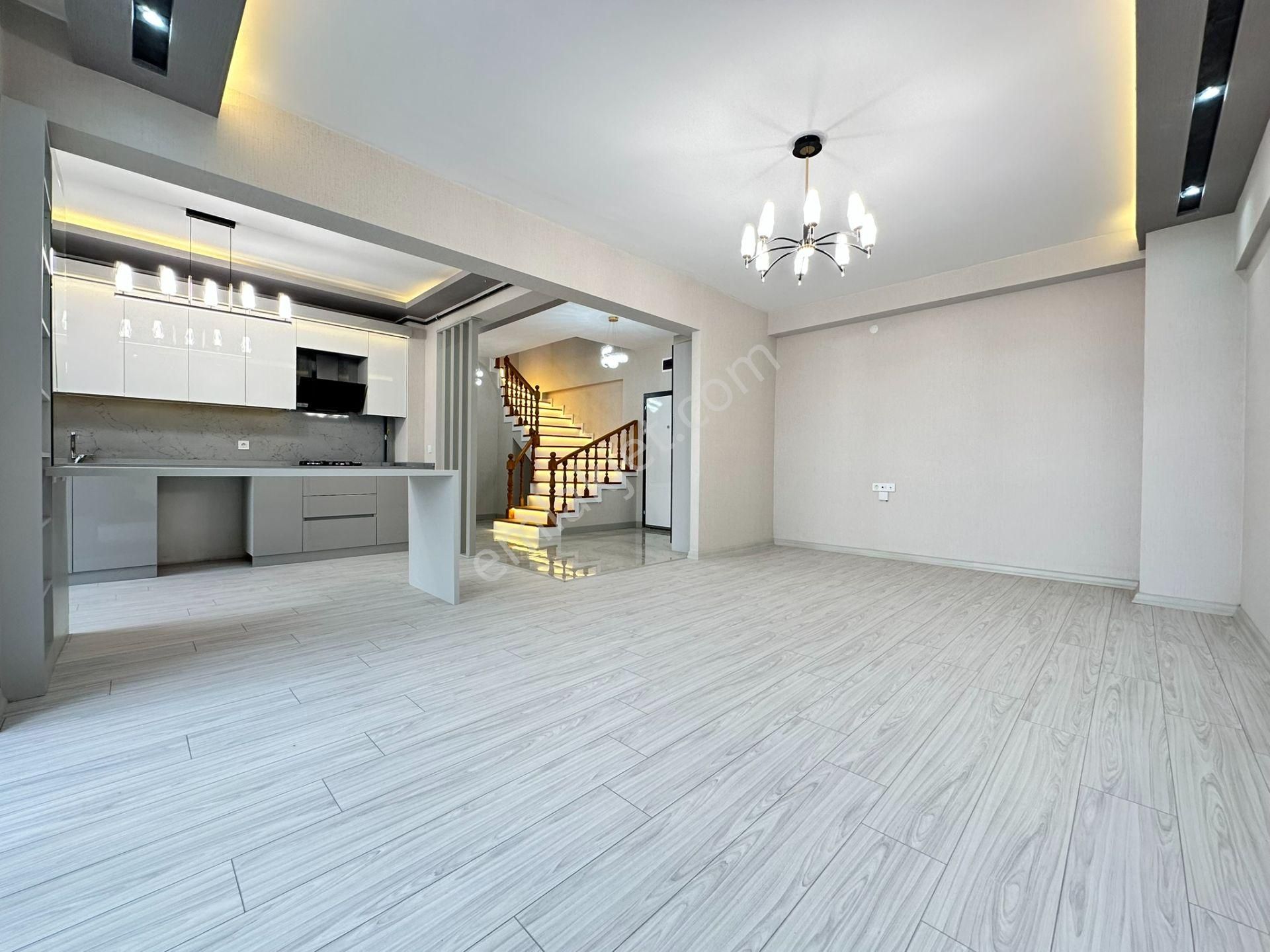 Pursaklar Mehmet Zengin Emlak'tan Otoparklı 3 Banyolu 2 Mutfaklı 3.kat Dubleks Daire - Görsel 18