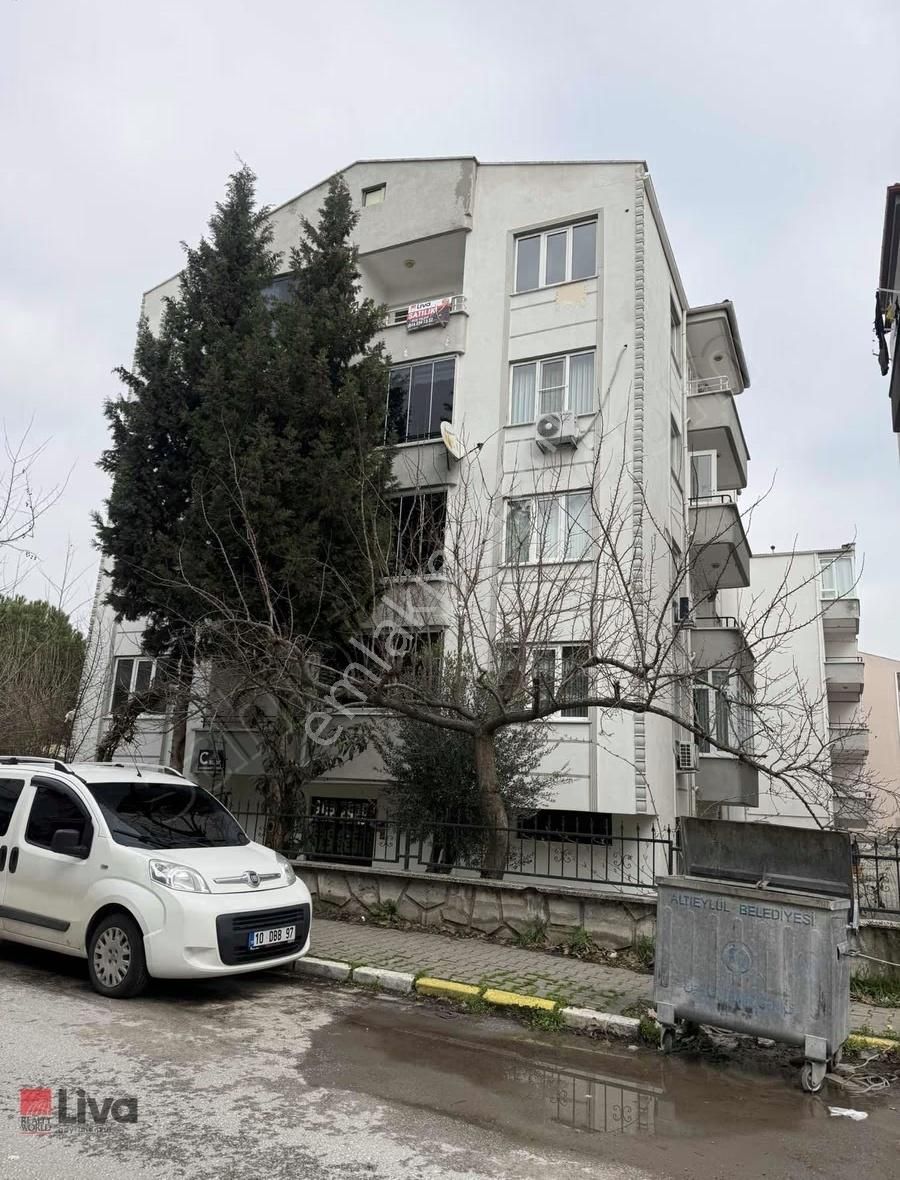 Liva'dan Bahçelievler'de Muhteşem Konumda Satılık 3+1 Daire