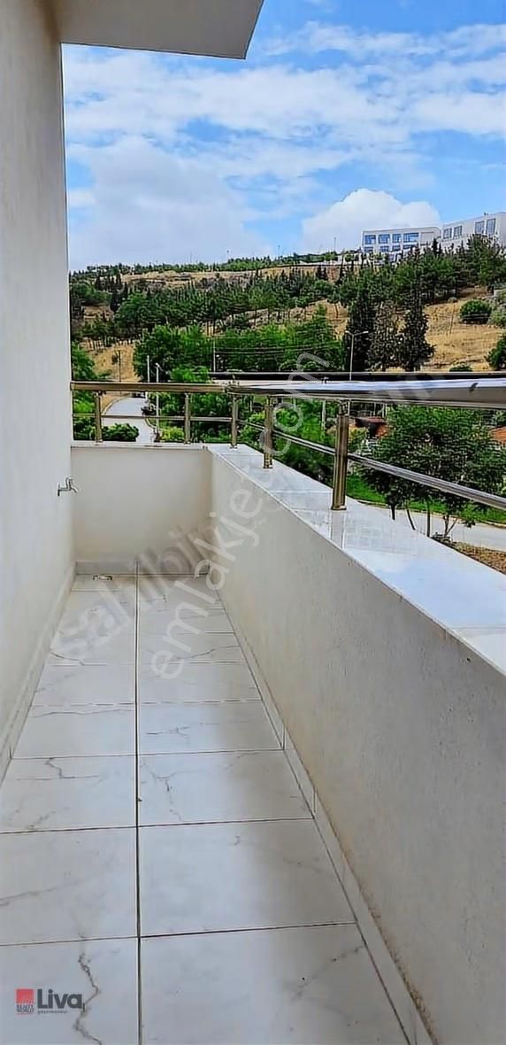 Rw Liva'dan Altıeylül'de Çarşıya Yakın Satılık 1+1 Yeni Daire - Görsel 3