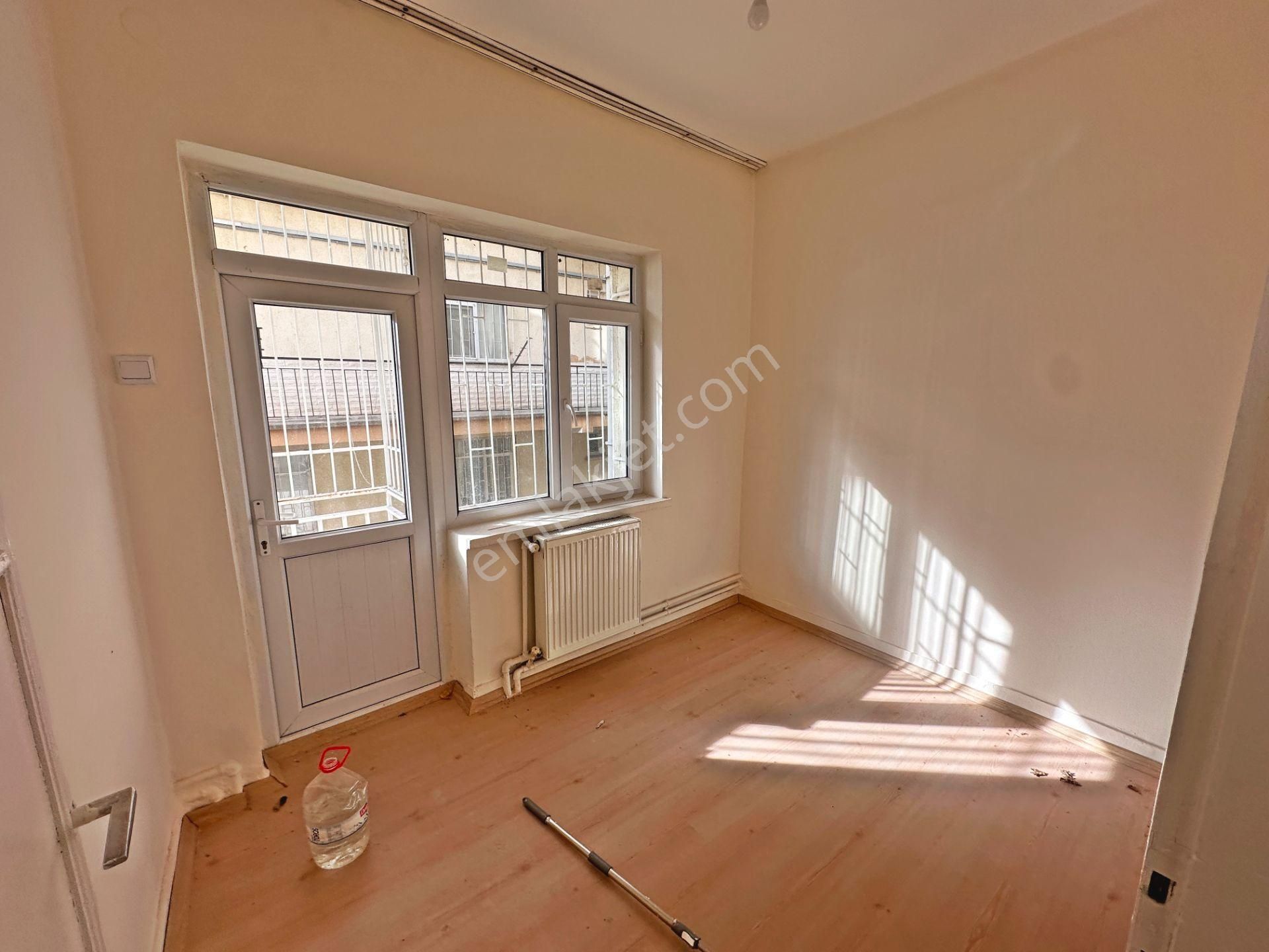 Saimekadın Mahallesinde Ön Cephede Balkonlu 2+1 Satılık Daire - Görsel 5