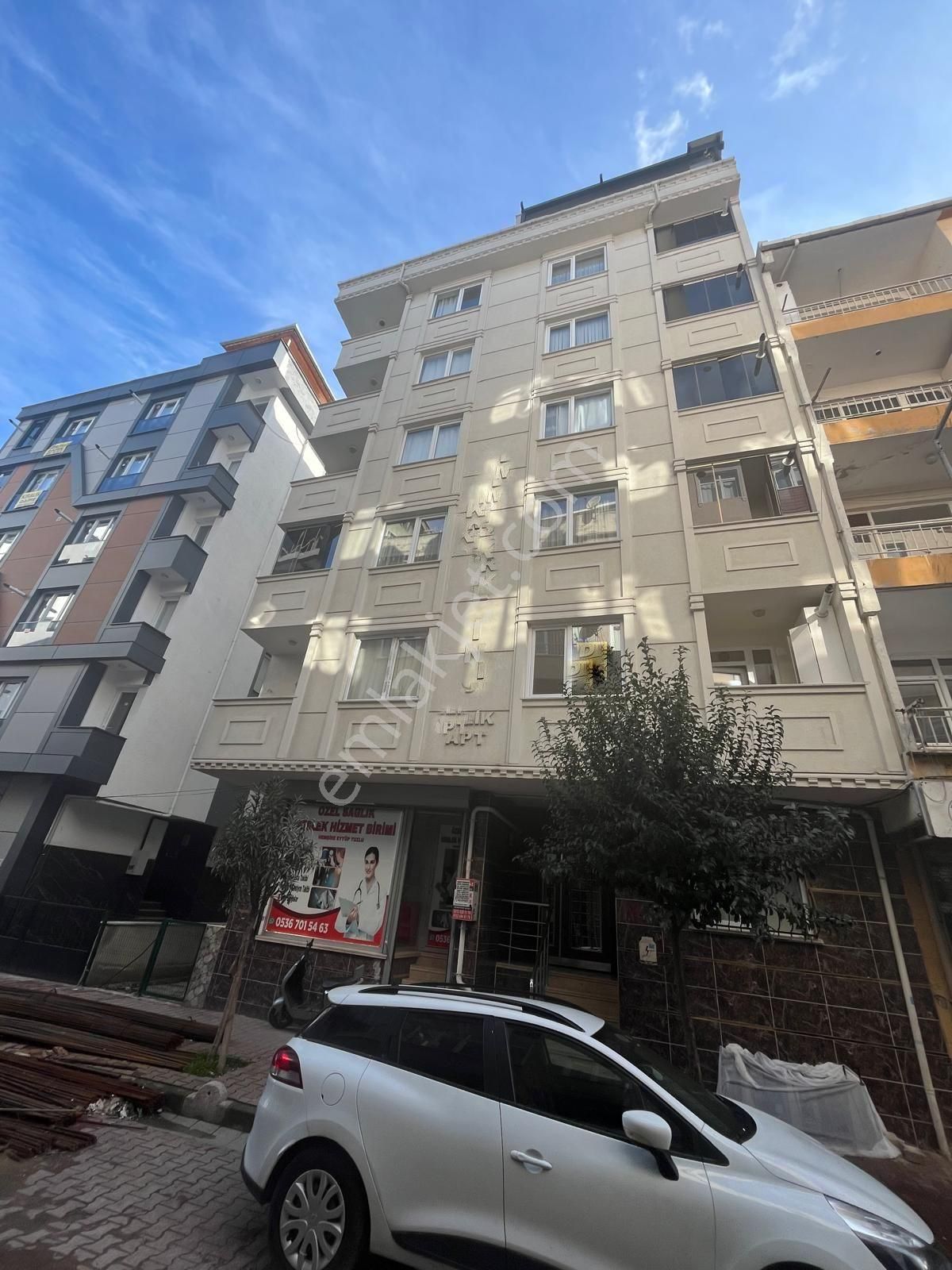 Serkan Gayrimenkulden Bahçelievler Hürriyette 5 Yıllık Bina Yenievli Çifte Aileye Kiralık