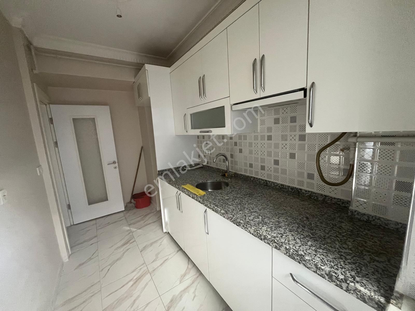 Serkan Gayrimenkulden Bahçelievler Hürriyette 5 Yıllık Bina Yenievli Çifte Aileye Kiralık - Görsel 6