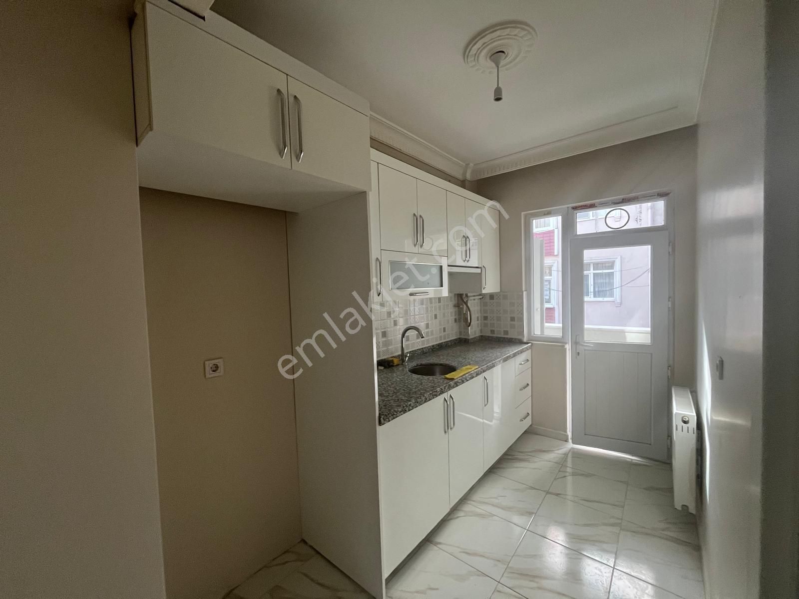 Serkan Gayrimenkulden Bahçelievler Hürriyette 5 Yıllık Bina Yenievli Çifte Aileye Kiralık - Görsel 9