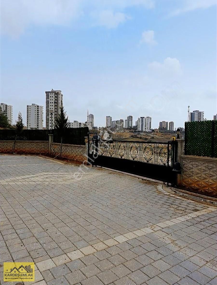 Kardeş Emlak Doğalgazlı İskanlı 3+1 Kapali Mutfak Satılık Daire - Görsel 3