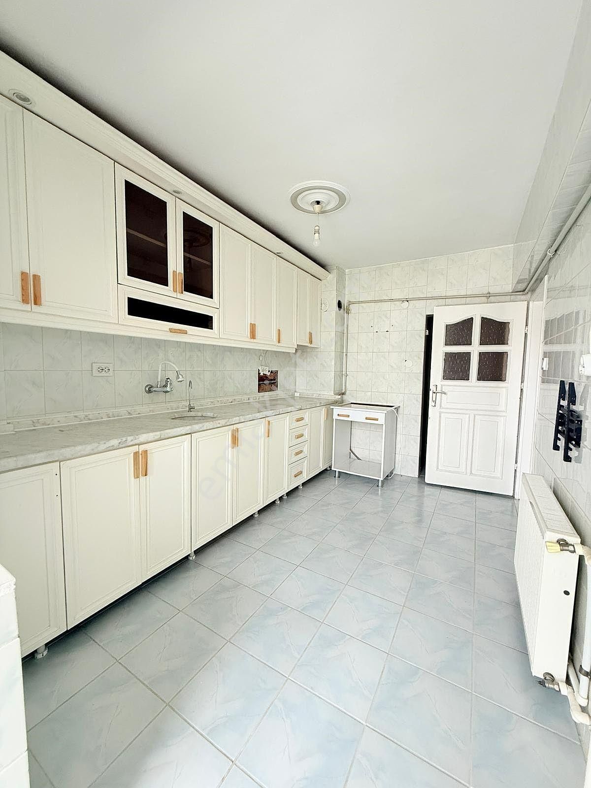 Yıldız'dan Site İçerisinde Çarşı İçinde Ara Kat E.banyolu 3+1 !! - Görsel 11