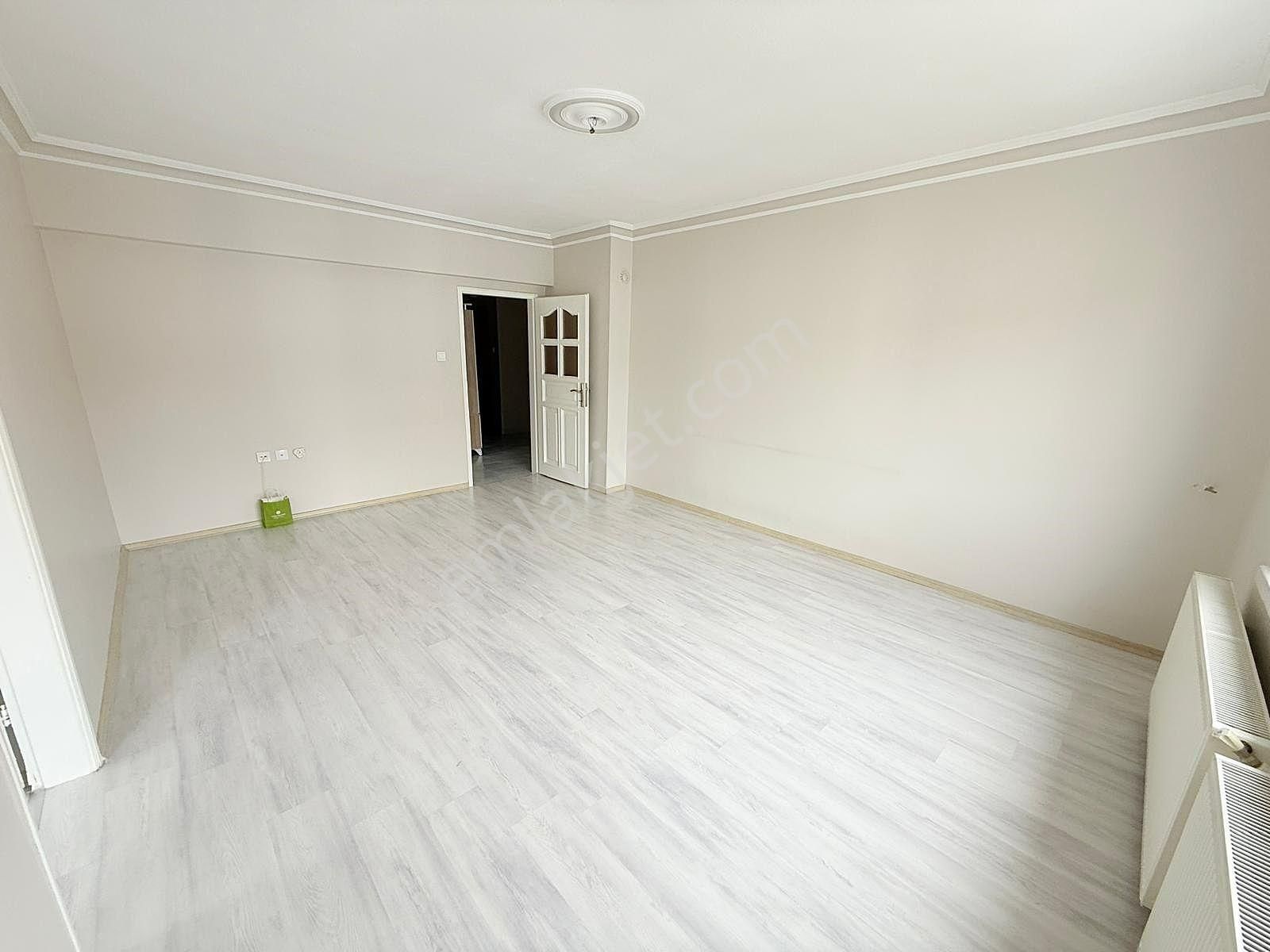 Yıldız'dan Site İçerisinde Çarşı İçinde Ara Kat E.banyolu 3+1 !! - Görsel 22
