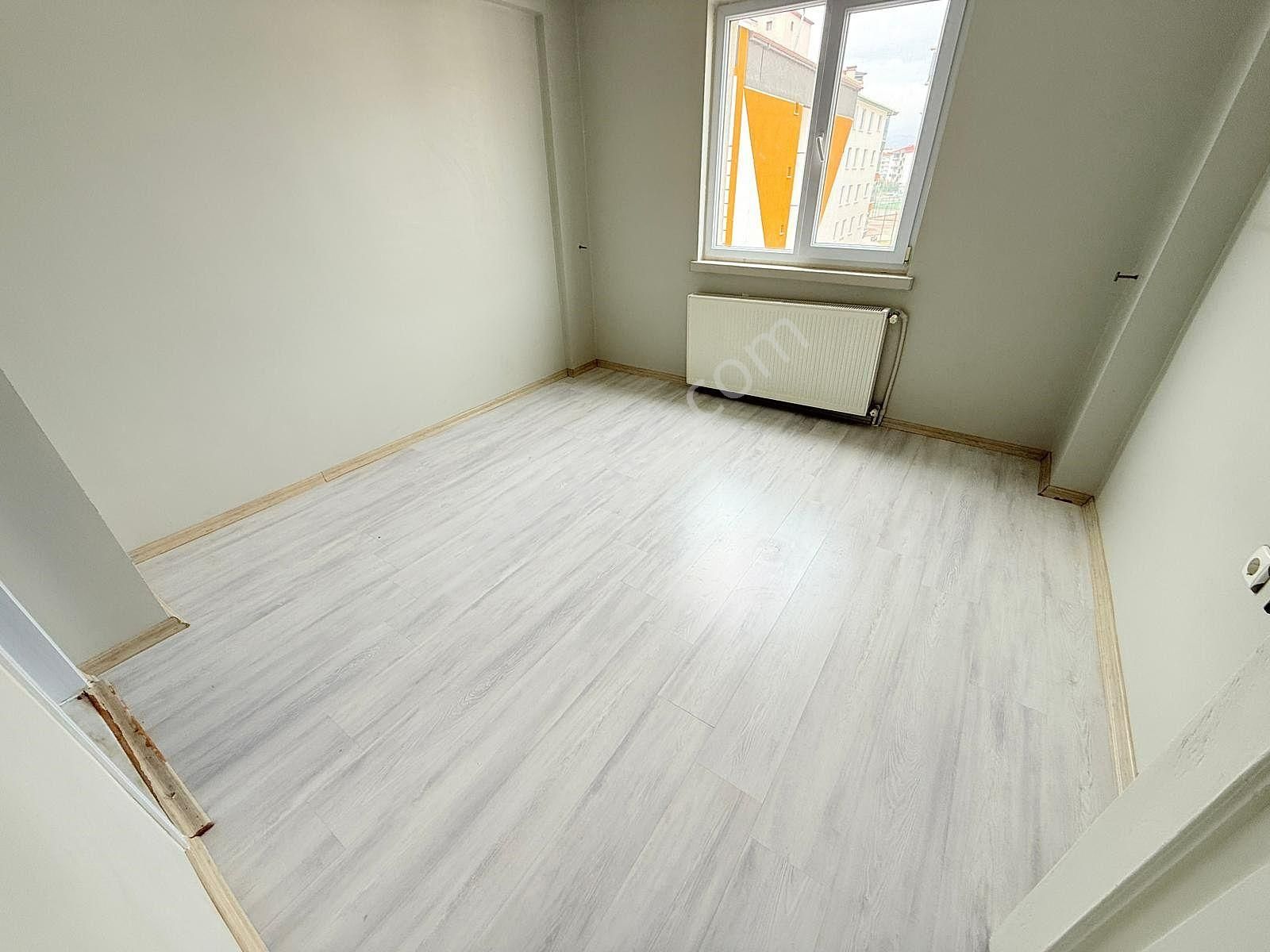 Yıldız'dan Site İçerisinde Çarşı İçinde Ara Kat E.banyolu 3+1 !! - Görsel 30