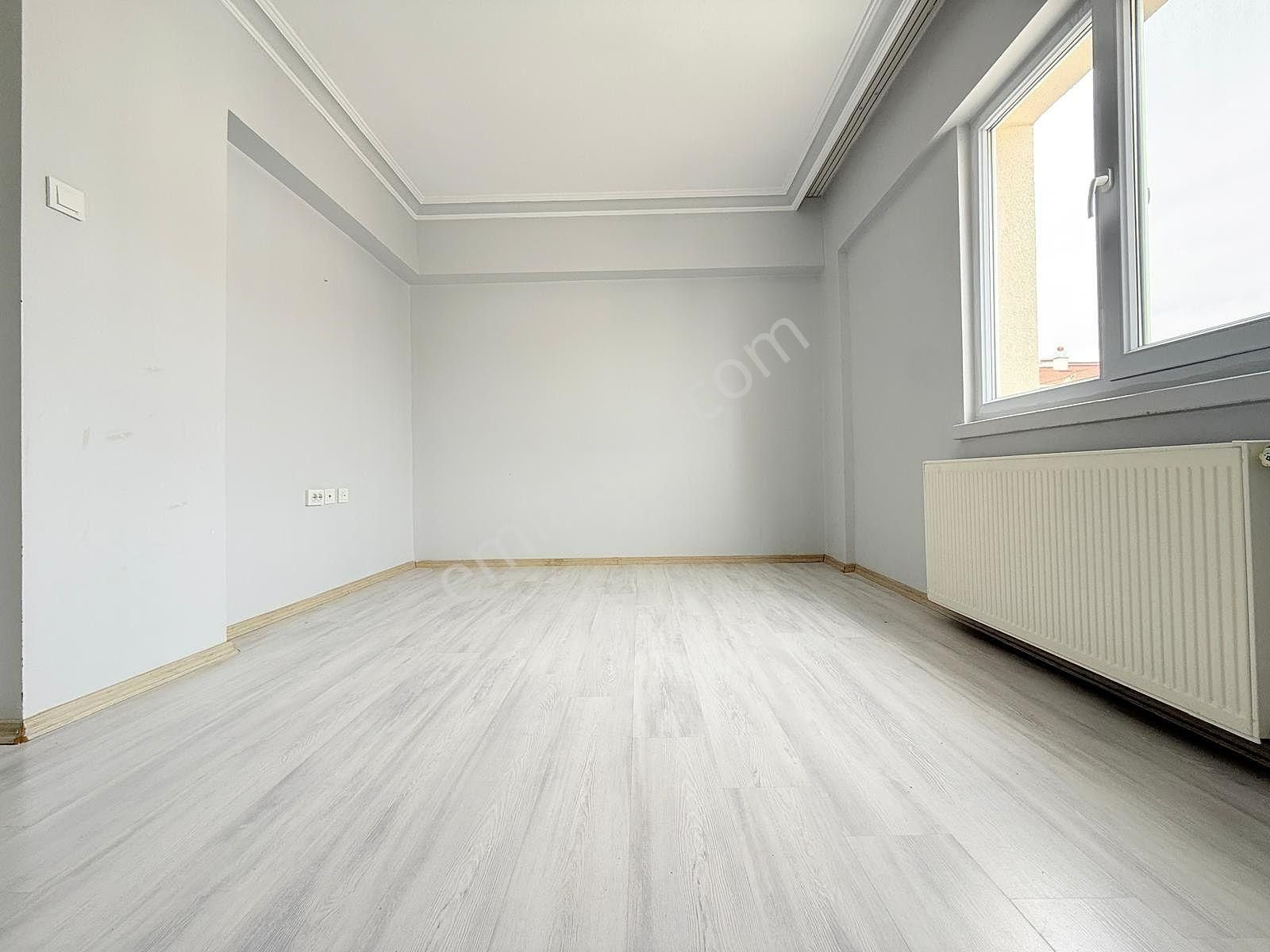 Yıldız'dan Site İçerisinde Çarşı İçinde Ara Kat E.banyolu 3+1 !! - Görsel 26