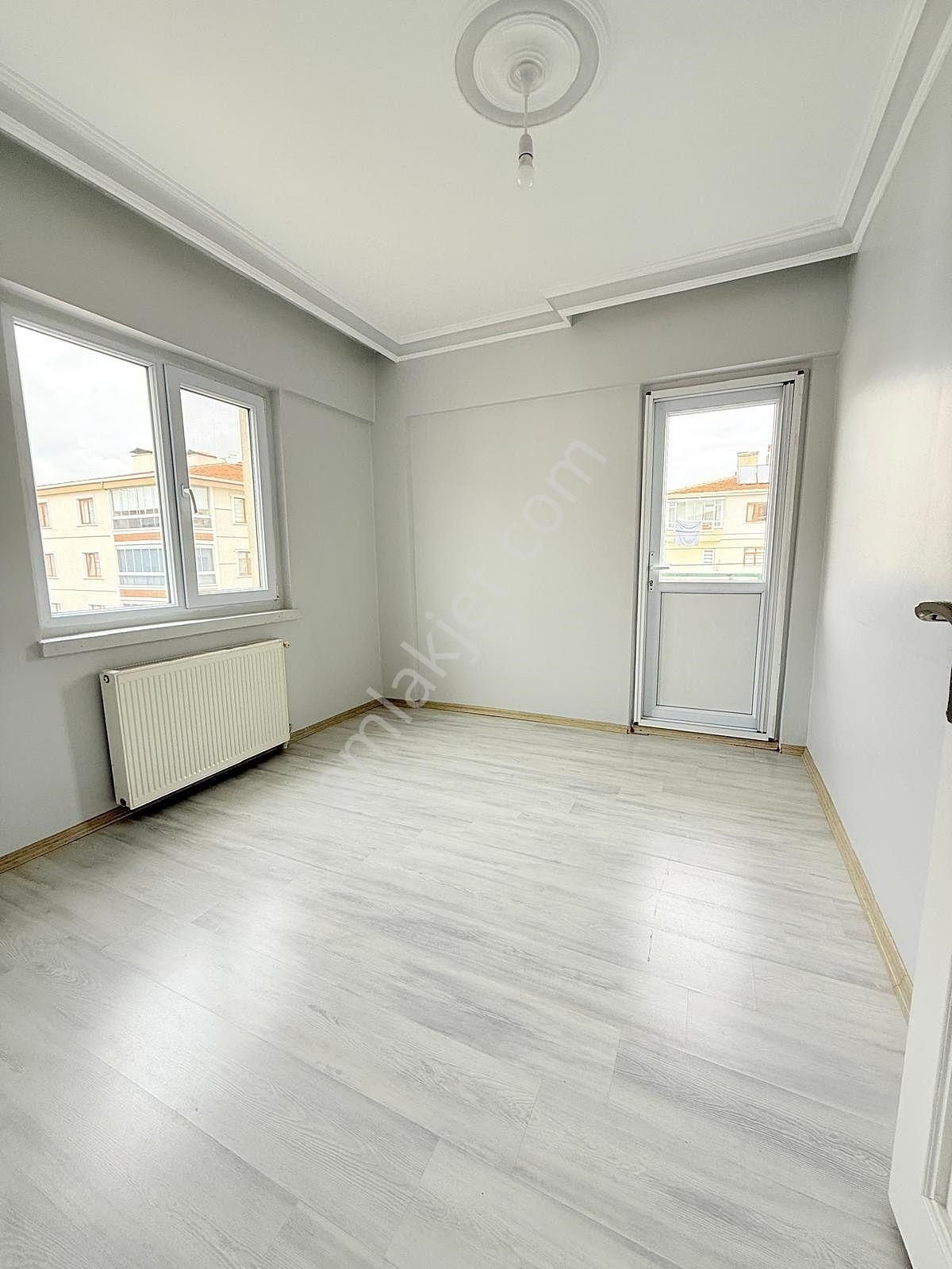 Yıldız'dan Site İçerisinde Çarşı İçinde Ara Kat E.banyolu 3+1 !! - Görsel 24