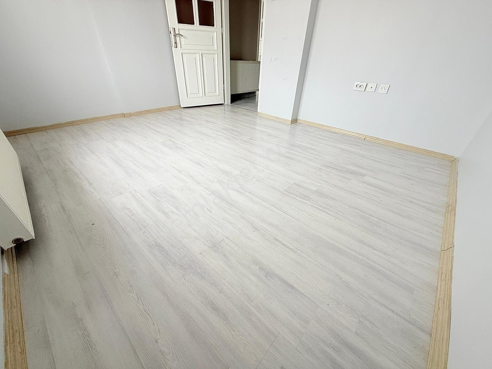 Yıldız'dan Site İçerisinde Çarşı İçinde Ara Kat E.banyolu 3+1 !! - Görsel 27