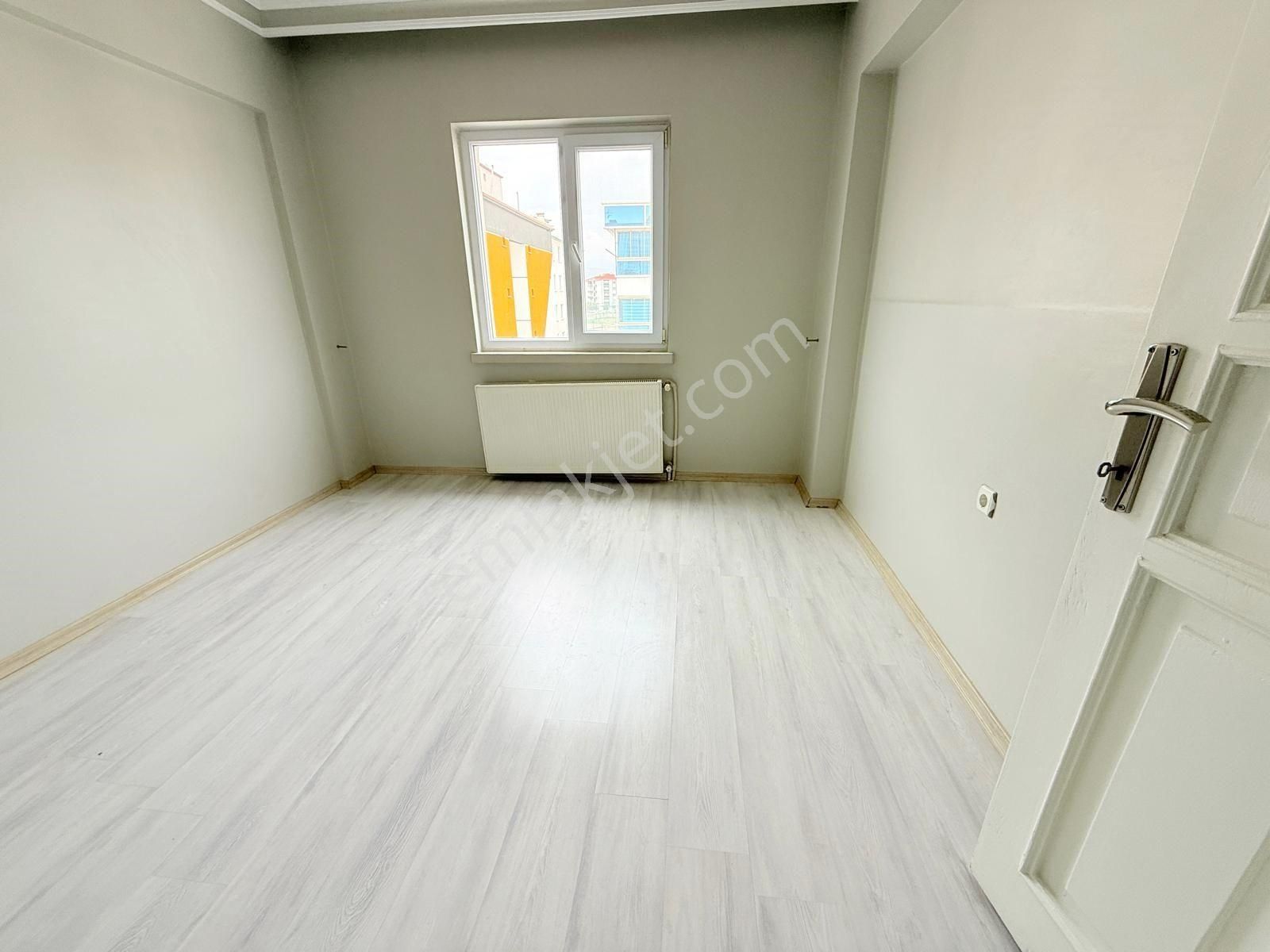 Yıldız'dan Site İçerisinde Çarşı İçinde Ara Kat E.banyolu 3+1 !! - Görsel 32