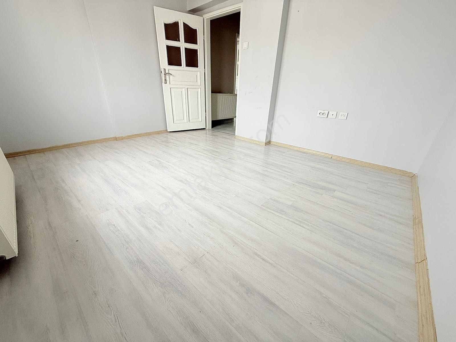 Yıldız'dan Site İçerisinde Çarşı İçinde Ara Kat E.banyolu 3+1 !! - Görsel 28