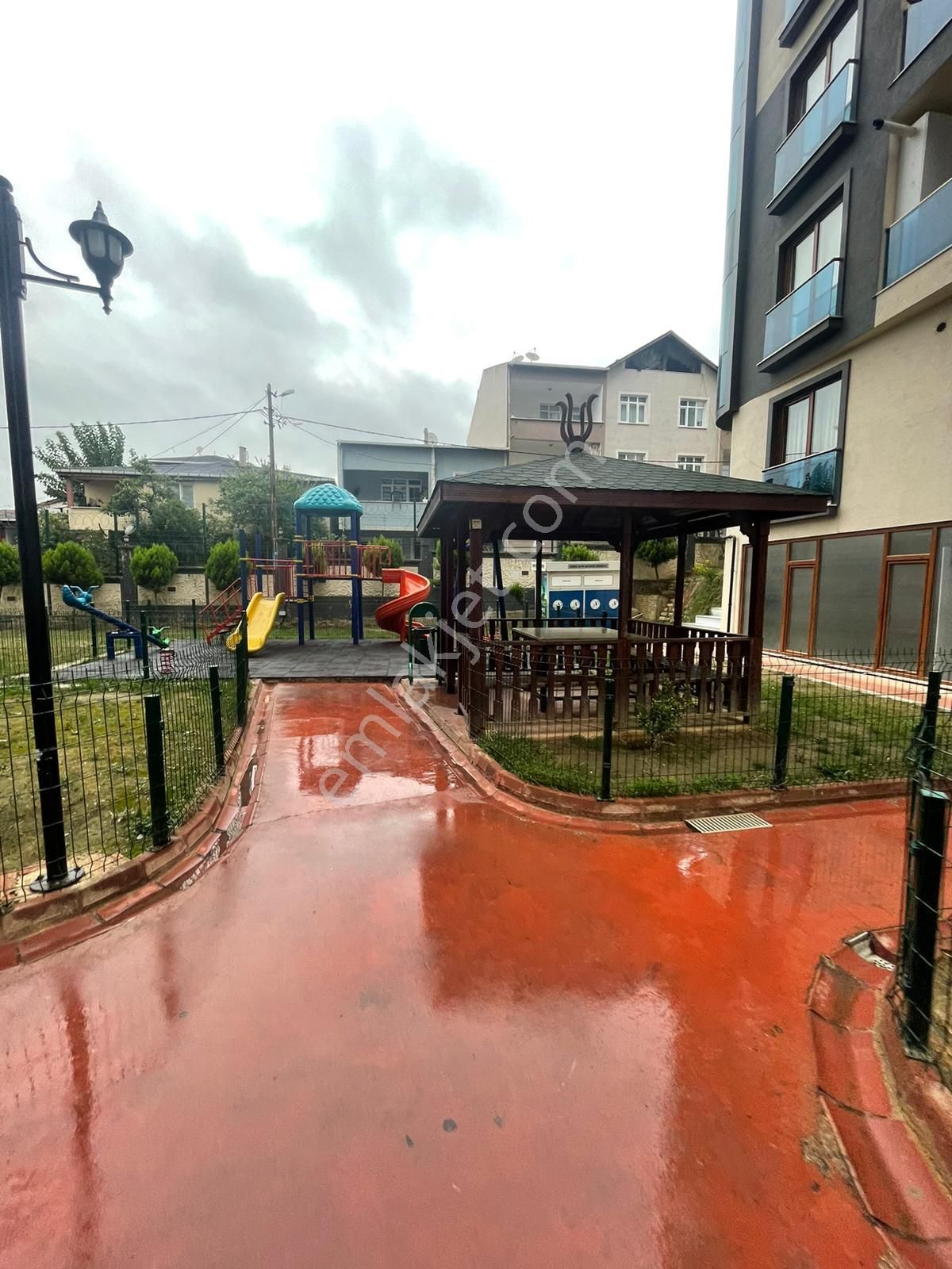 Mertcan'dan Havuzlu Güvenlikli Sitede İskanlı Balkonlu 2+1 Daire - Görsel 23