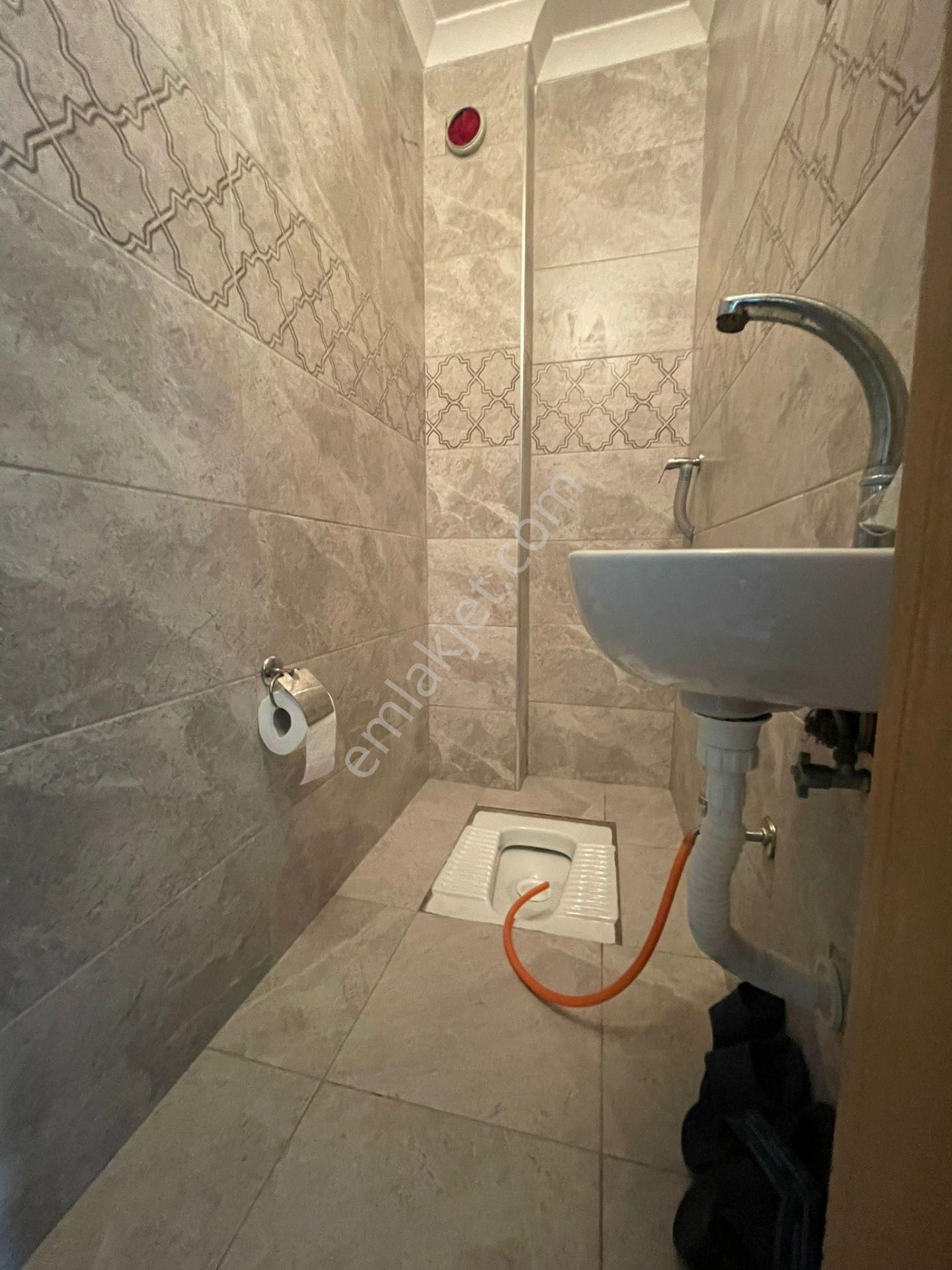 Mertcan'dan Havuzlu Güvenlikli Sitede İskanlı Balkonlu 2+1 Daire - Görsel 16