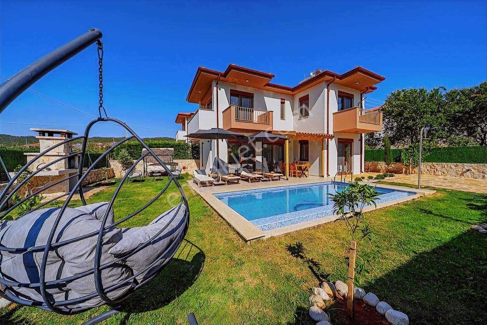 Antalya Kaşta Havuzlu Ve Otoparklı Eşyalı Müstakil Villa |tekce