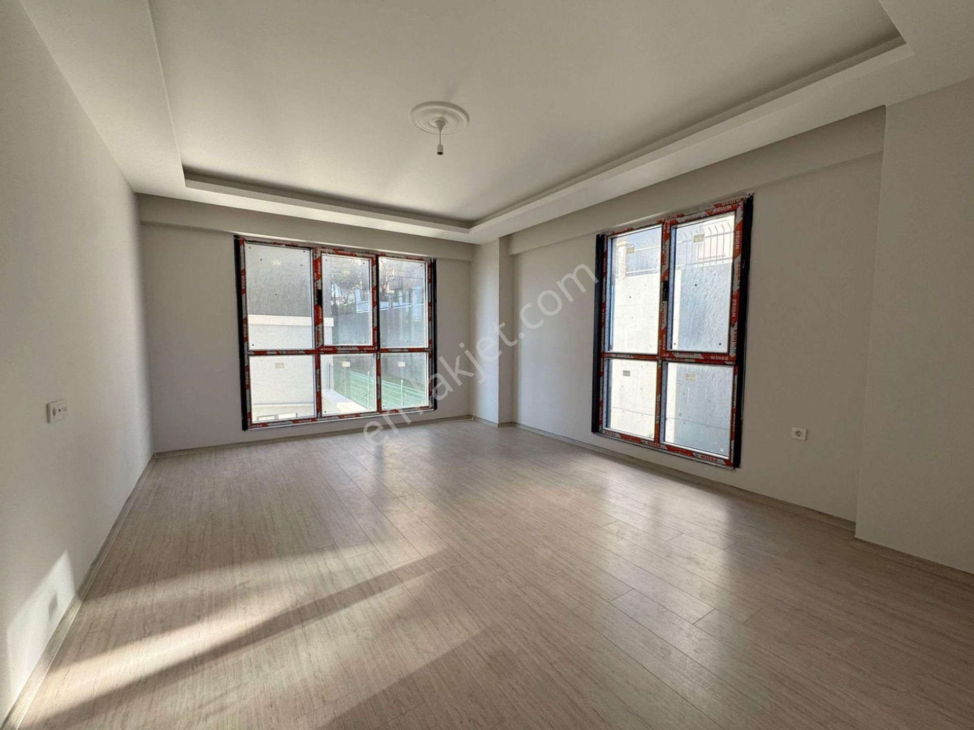 Mertcan'dan Havuzlu Güvenlikli Sitede Sıfır Ara Kat Fırsat 2+1