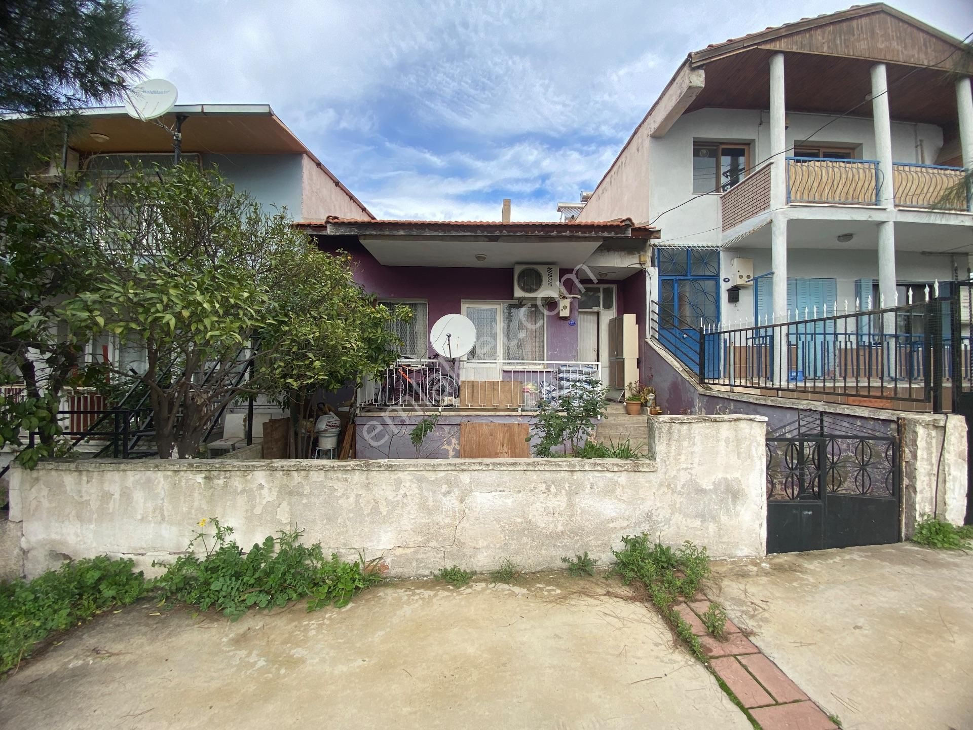 İzmir Bornova İnönü Mahallesinde Satılık Müstakil Ev