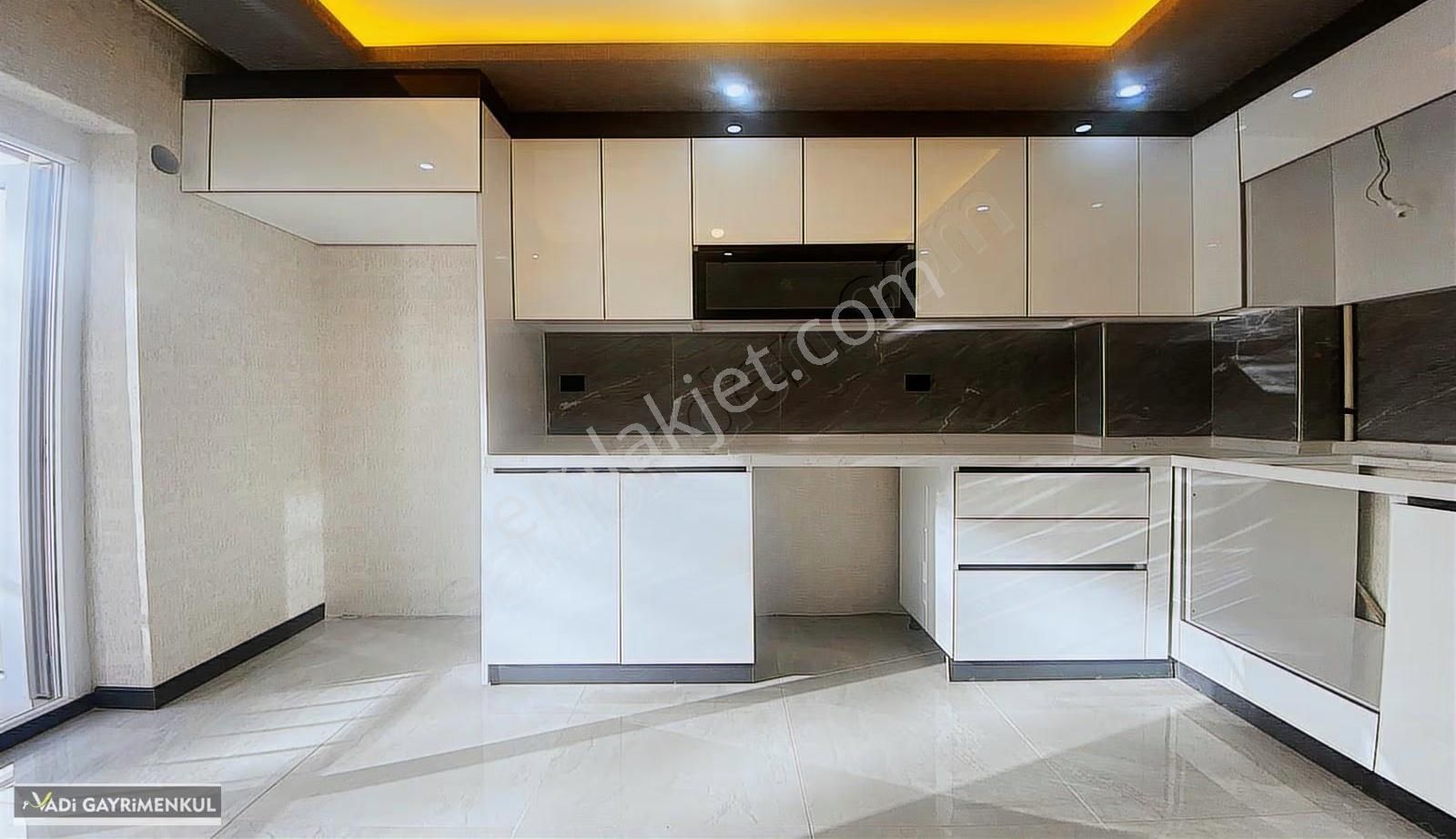 Vadi'den Kafkaslar'da Masrafsız Geniş Kullanım Alanlı 4+1 !!!