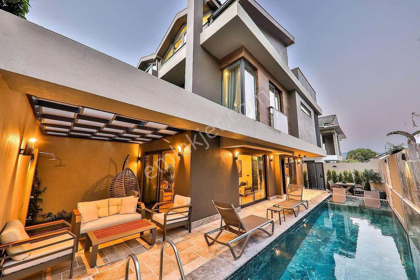 Fethiye'de Denize 900 M Mesafede Zengin Sitede Villa | Tekce