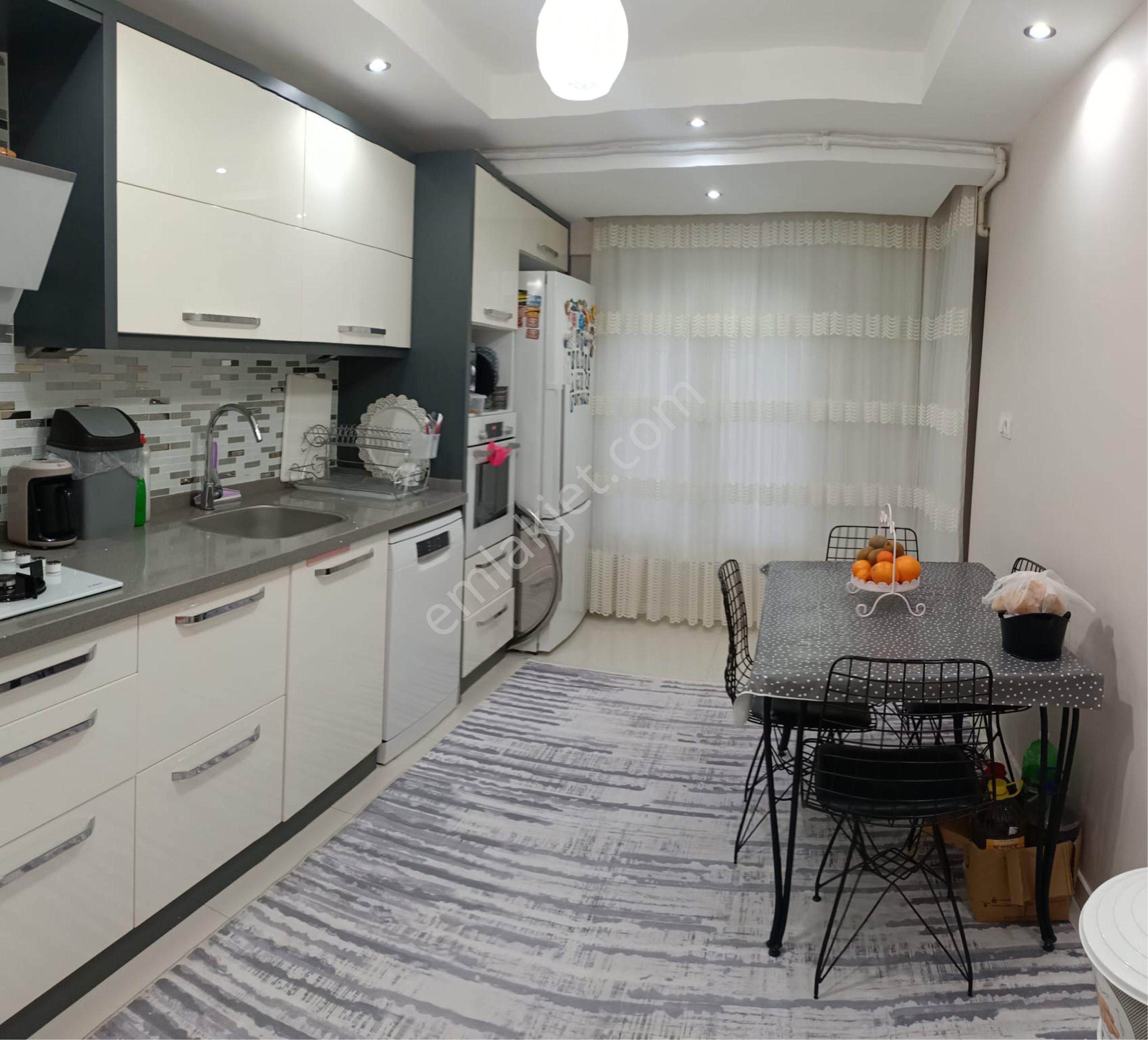 Zeytinköy’de Acil Satılık 3+1 Daire!!