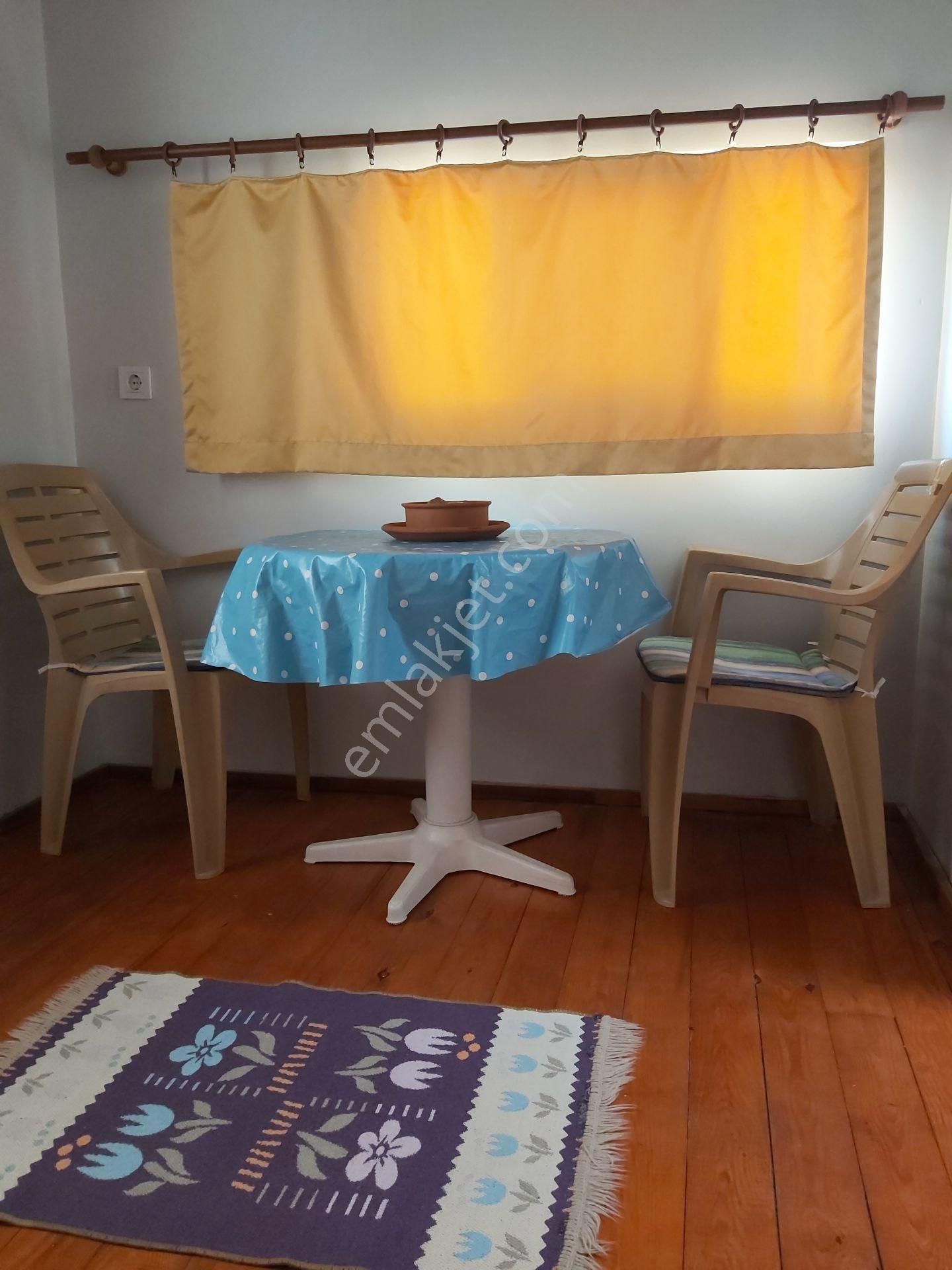 Gökçeada Merkezde Full Eşyalı Teraslı 3 Katlı Uzun Dönem Kiralık - Görsel 13