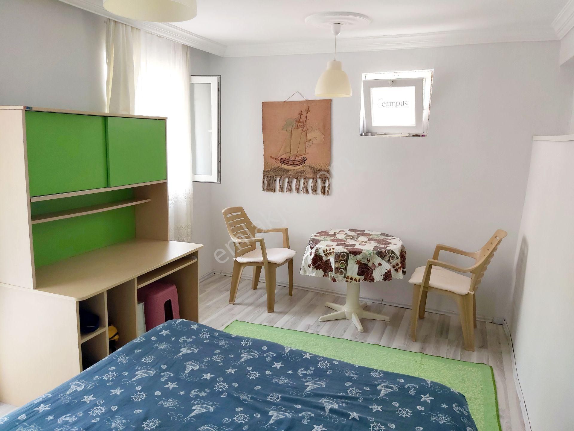 Gökçeada Merkezde Full Eşyalı Teraslı 3 Katlı Uzun Dönem Kiralık - Görsel 2