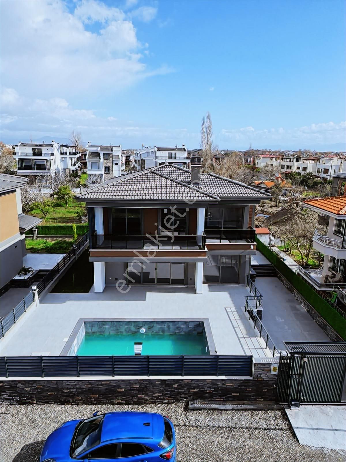 Eu Gayrimenkulden Girişte Odalı Havuzlu 4+1 Tek Müstakil Villa