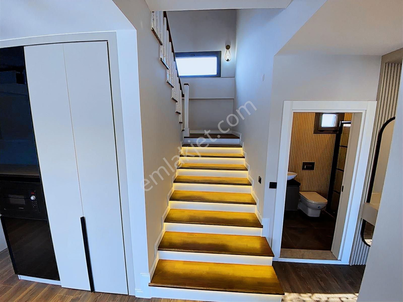 Eu Gayrimenkulden Girişte Odalı Havuzlu 4+1 Tek Müstakil Villa - Görsel 9