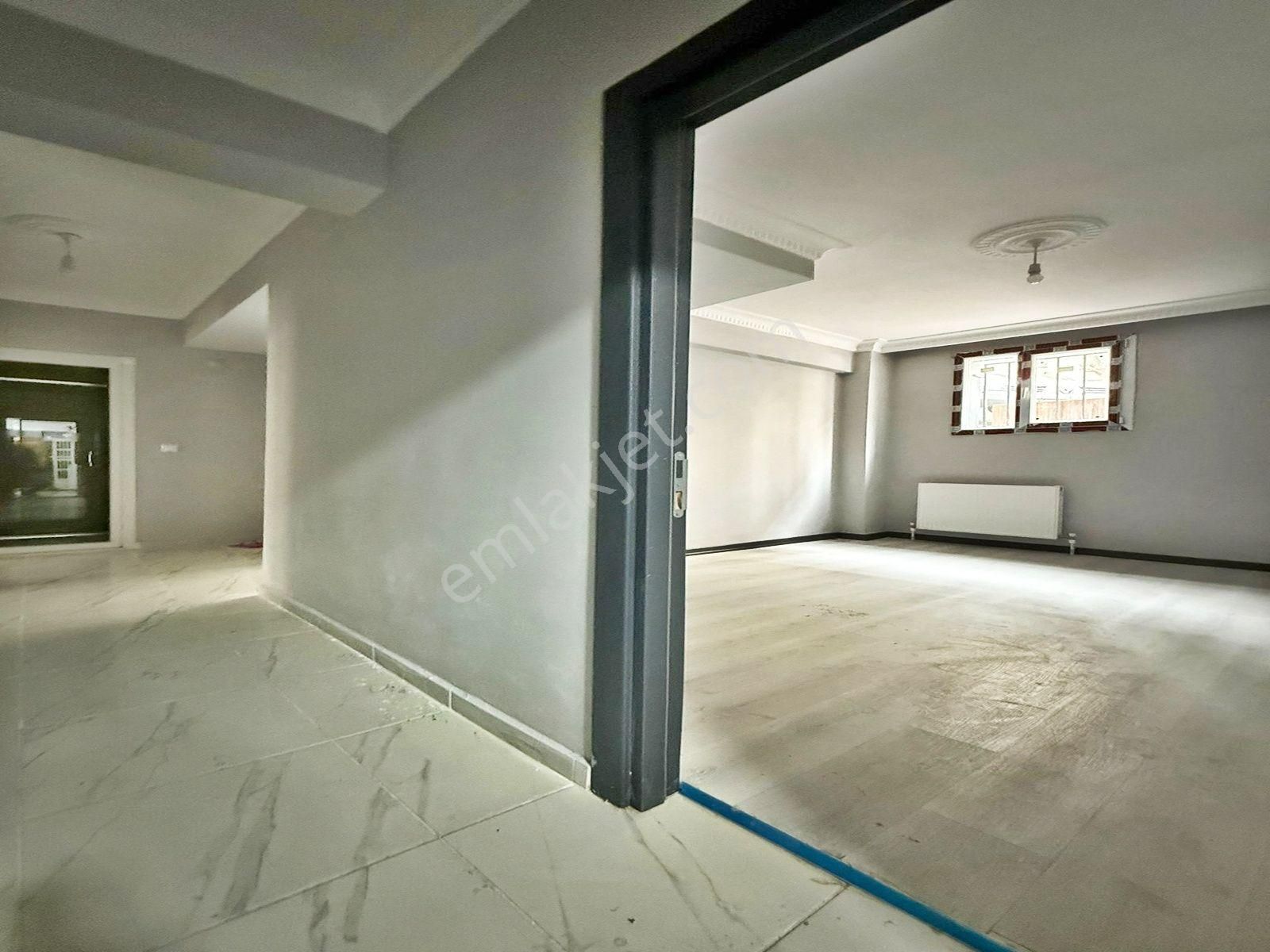 Giriş Katı Emsali Doğan Araslı Bulvarında Bahçeli Geniş Daire