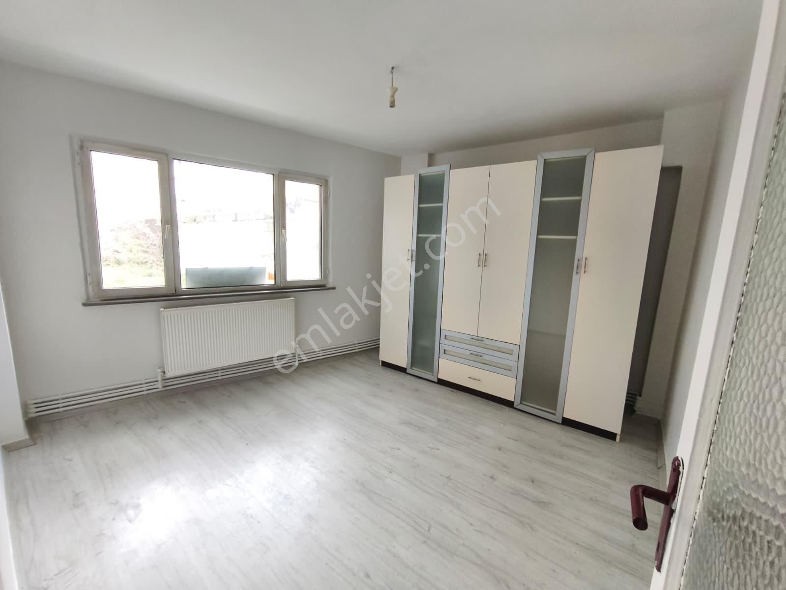 Eyüp Nişancı Mh.metrobüse 2dk , 2+1 , 85m2 , Kredili , Bahçe Katı ( Arka Cephe ) - Görsel 9