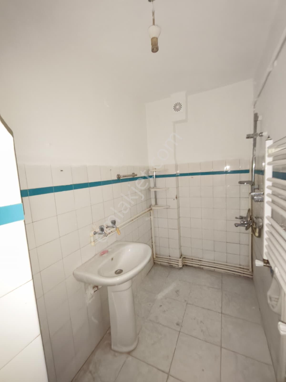 Eyüp Nişancı Mh.metrobüse 2dk , 2+1 , 85m2 , Kredili , Bahçe Katı ( Arka Cephe ) - Görsel 21