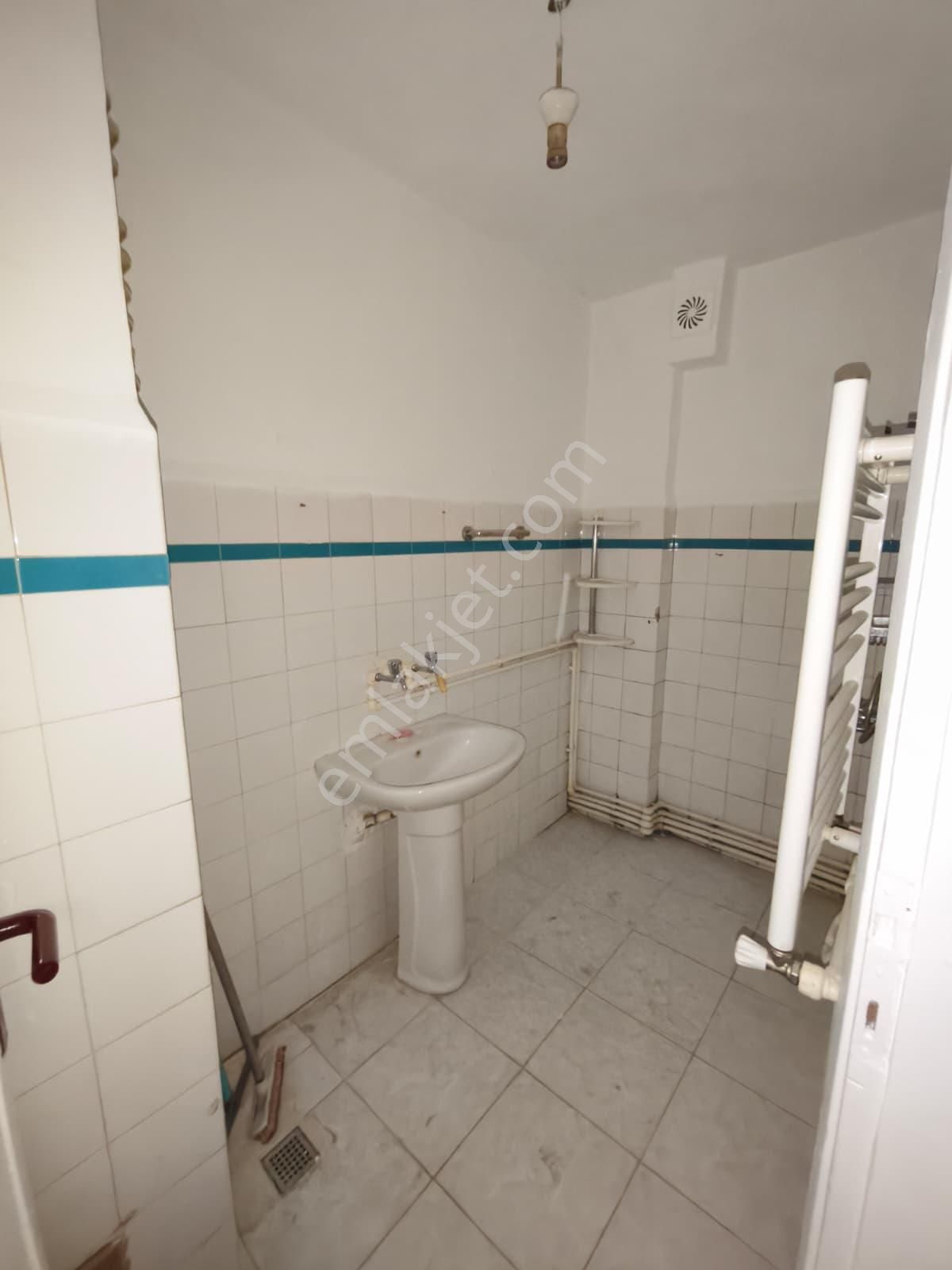 Eyüp Nişancı Mh.metrobüse 2dk , 2+1 , 85m2 , Kredili , Bahçe Katı ( Arka Cephe ) - Görsel 22