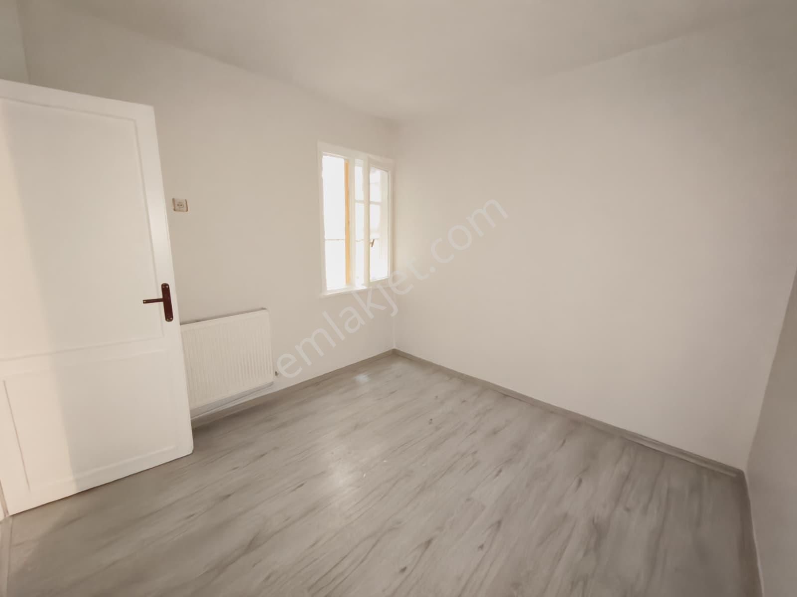 Eyüp Nişancı Mh.metrobüse 2dk , 2+1 , 85m2 , Kredili , Bahçe Katı ( Arka Cephe ) - Görsel 14