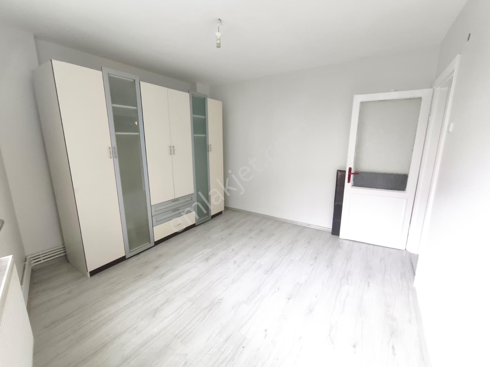 Eyüp Nişancı Mh.metrobüse 2dk , 2+1 , 85m2 , Kredili , Bahçe Katı ( Arka Cephe ) - Görsel 12