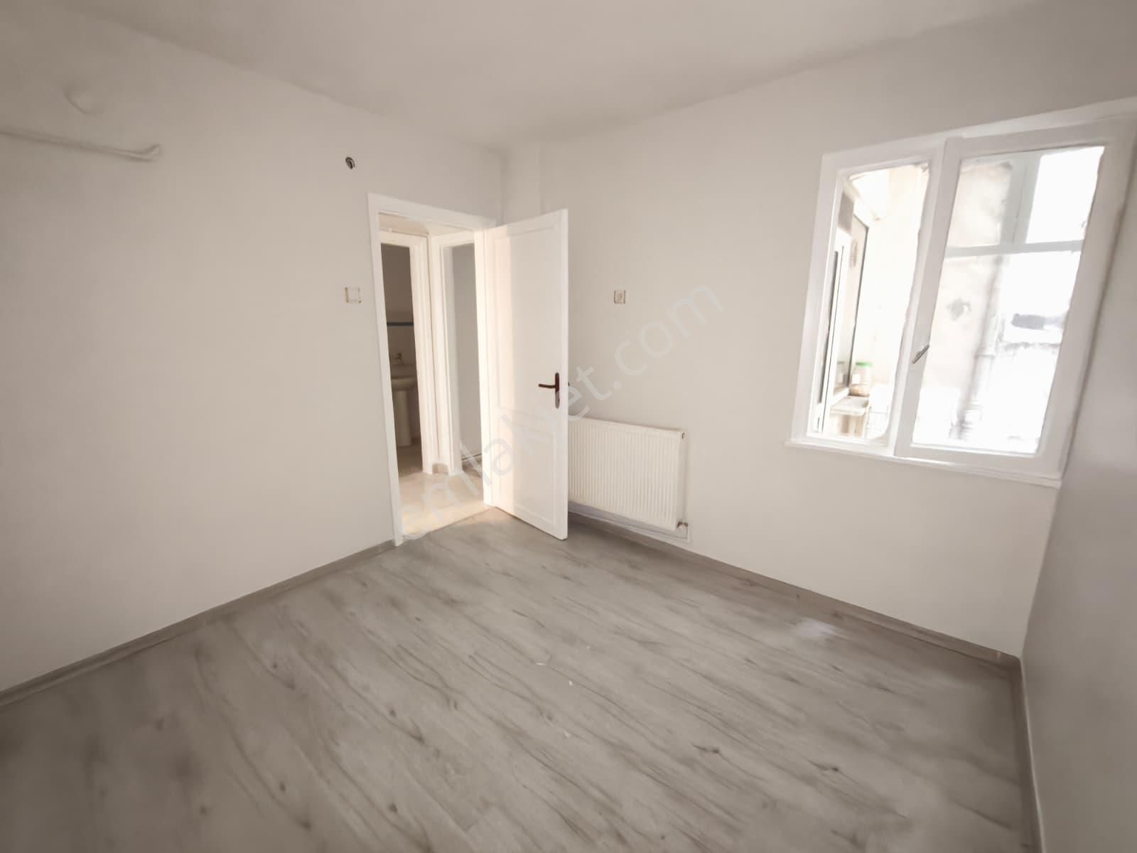 Eyüp Nişancı Mh.metrobüse 2dk , 2+1 , 85m2 , Kredili , Bahçe Katı ( Arka Cephe ) - Görsel 15