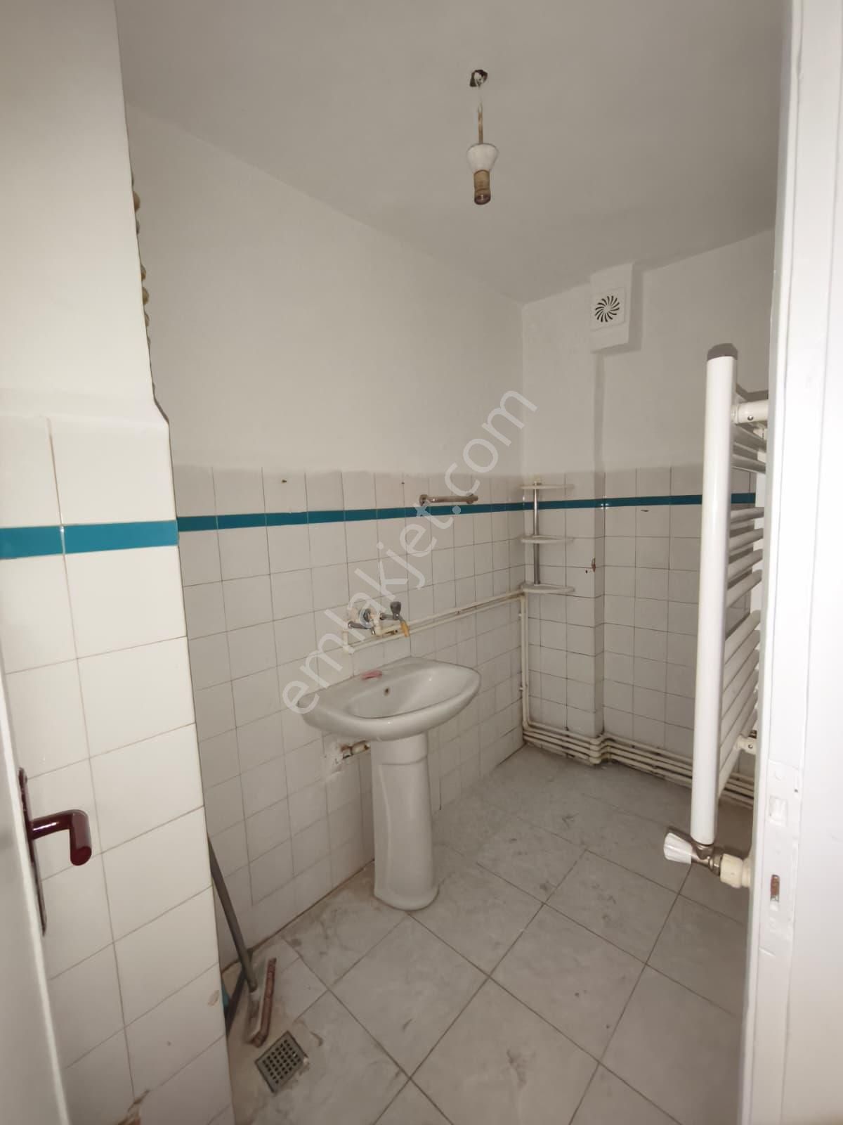 Eyüp Nişancı Mh.metrobüse 2dk , 2+1 , 85m2 , Kredili , Bahçe Katı ( Arka Cephe ) - Görsel 23