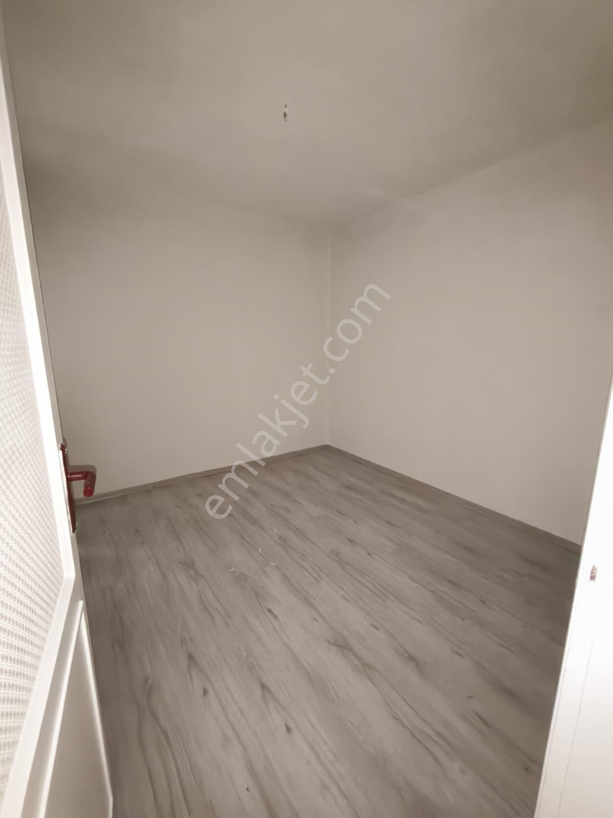 Eyüp Nişancı Mh.metrobüse 2dk , 2+1 , 85m2 , Kredili , Bahçe Katı ( Arka Cephe ) - Görsel 17