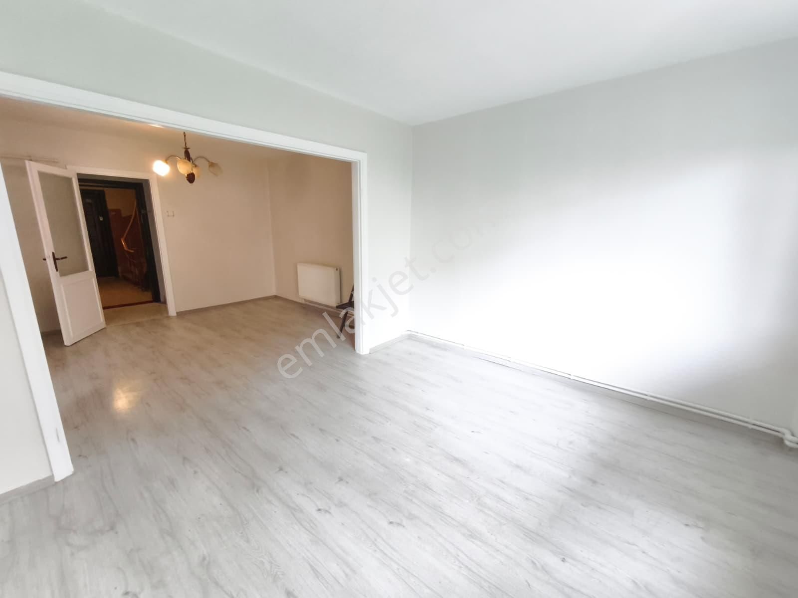 Eyüp Nişancı Mh.metrobüse 2dk , 2+1 , 85m2 , Kredili , Bahçe Katı ( Arka Cephe ) - Görsel 4