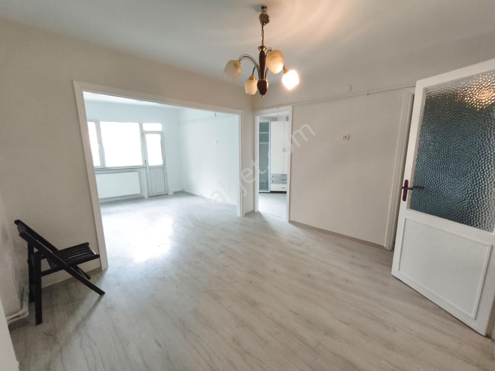 Eyüp Nişancı Mh.metrobüse 2dk , 2+1 , 85m2 , Kredili , Bahçe Katı ( Arka Cephe )