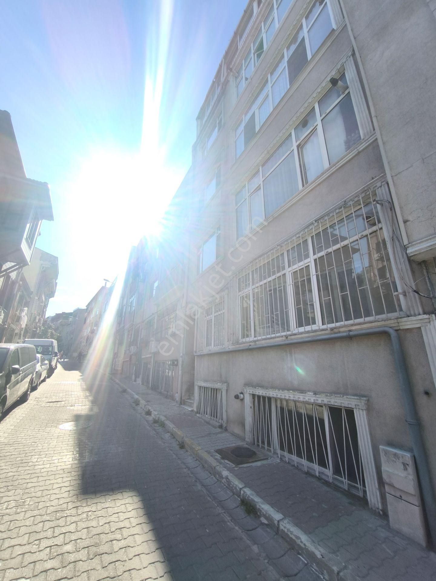 Eyüp Nişancı Mh.metrobüse 2dk , 2+1 , 85m2 , Kredili , Bahçe Katı ( Arka Cephe ) - Görsel 28