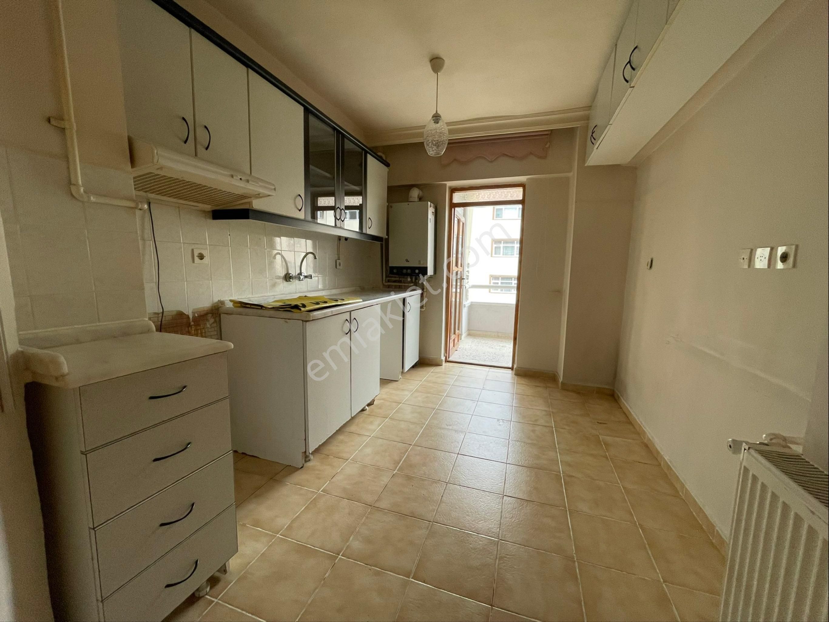 Sincan E.gazi Mah Site İçerisi 3+1 Ara Kat Ön Cephe Kiralık Daire