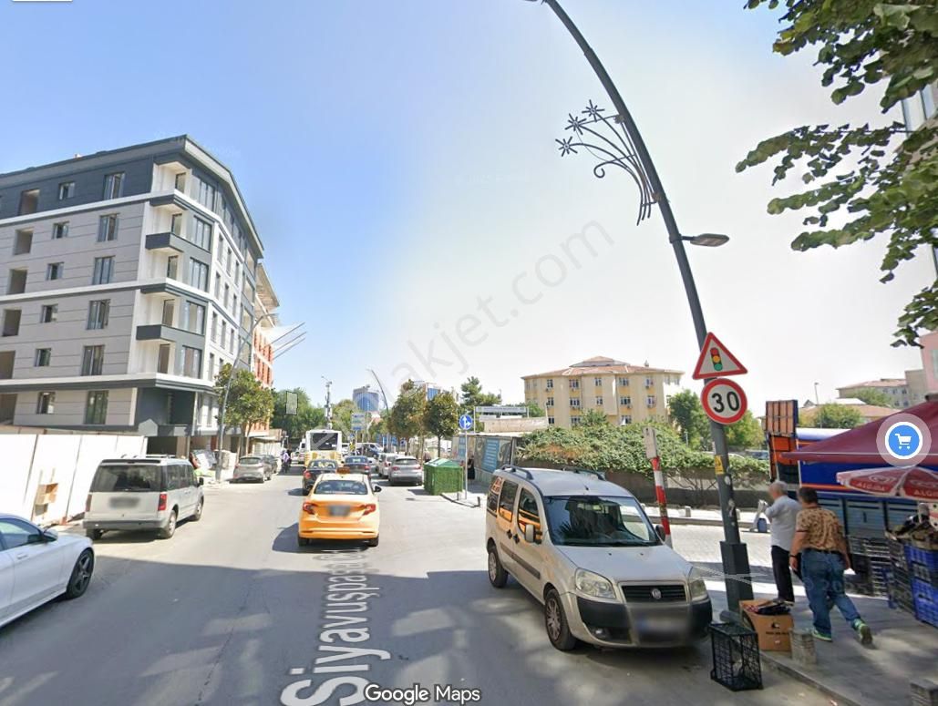 Azmir'den Kiralık 3+1 Asansörlü Çok Temiz Daire