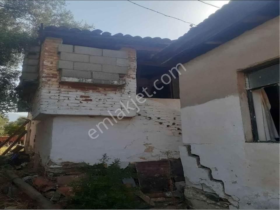 Muğla Milas Derince'de, Elektrik Su Aboneliği Olan Kargir Ev - Görsel 4