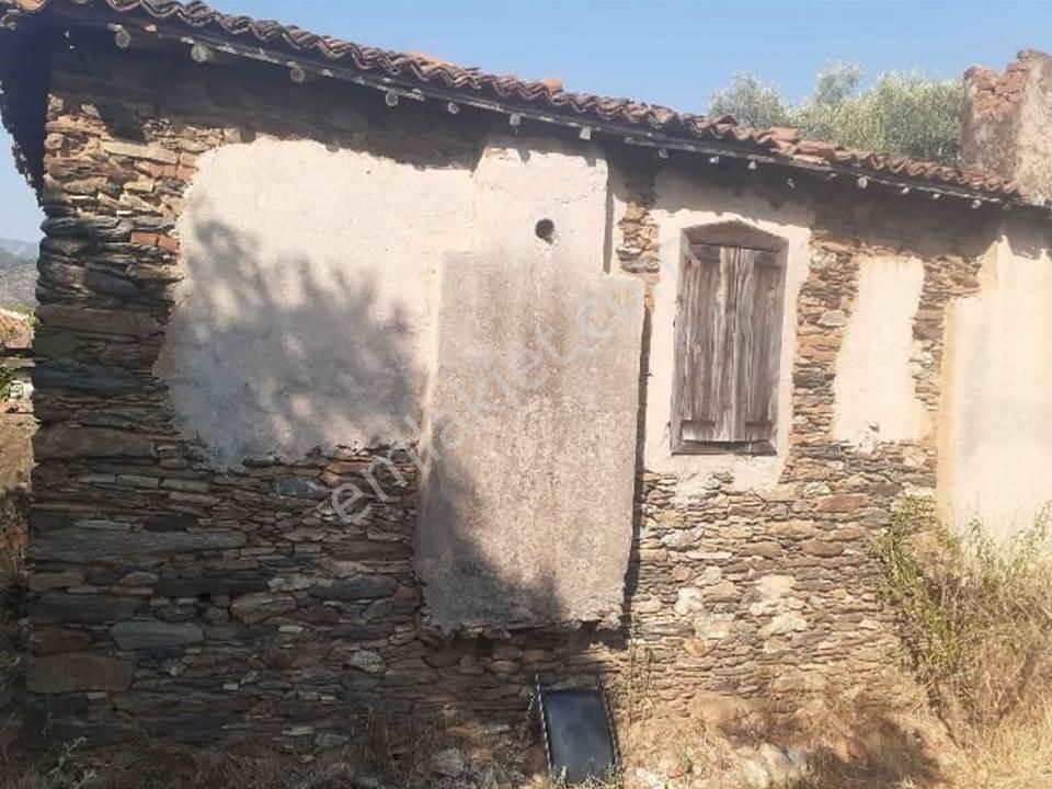 Muğla Milas Derince'de, Elektrik Su Aboneliği Olan Kargir Ev - Görsel 2