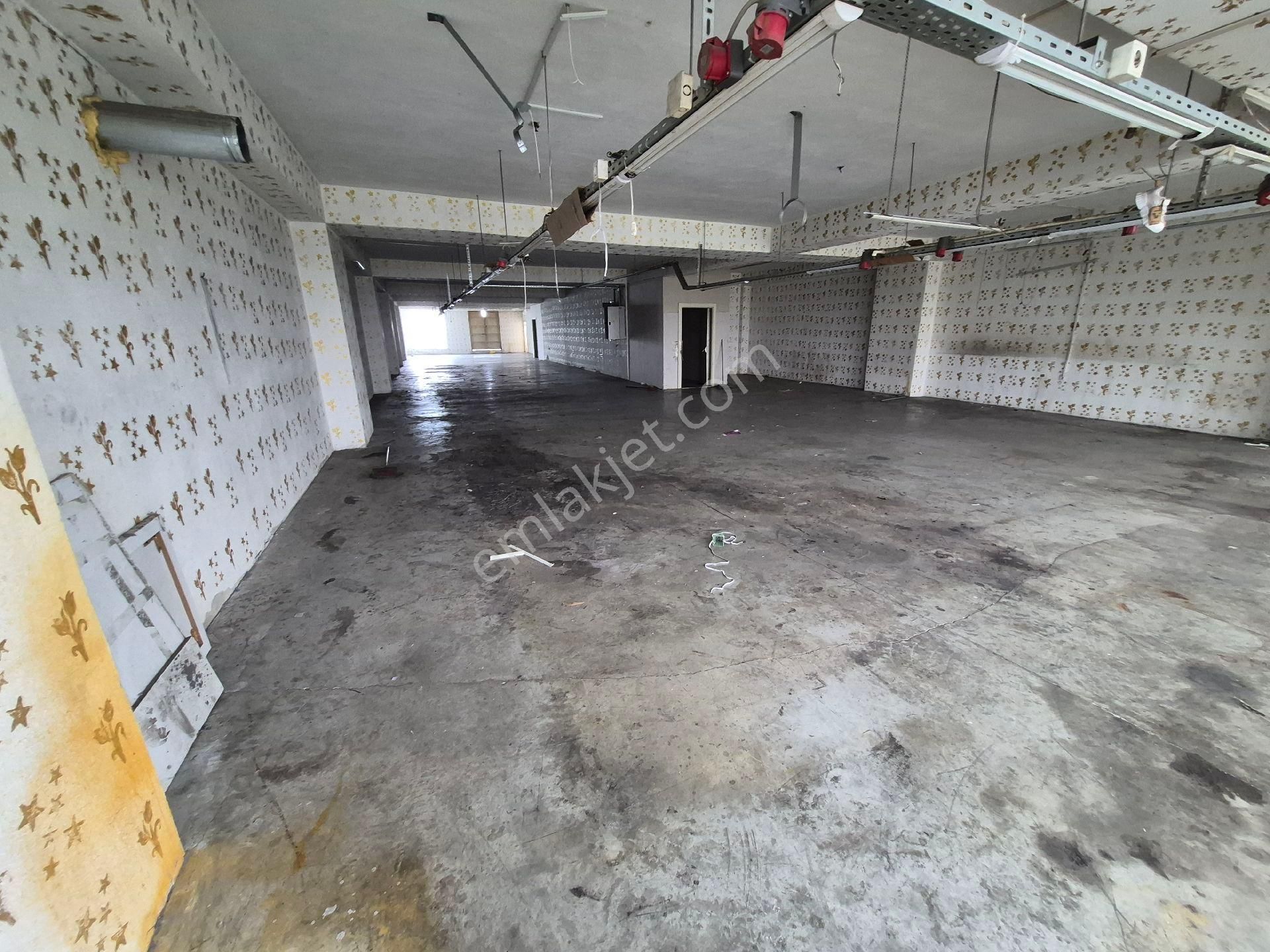 Sultangazi Bölgesinde Malkoçoğlu Tramvay Caddesinde 480m²