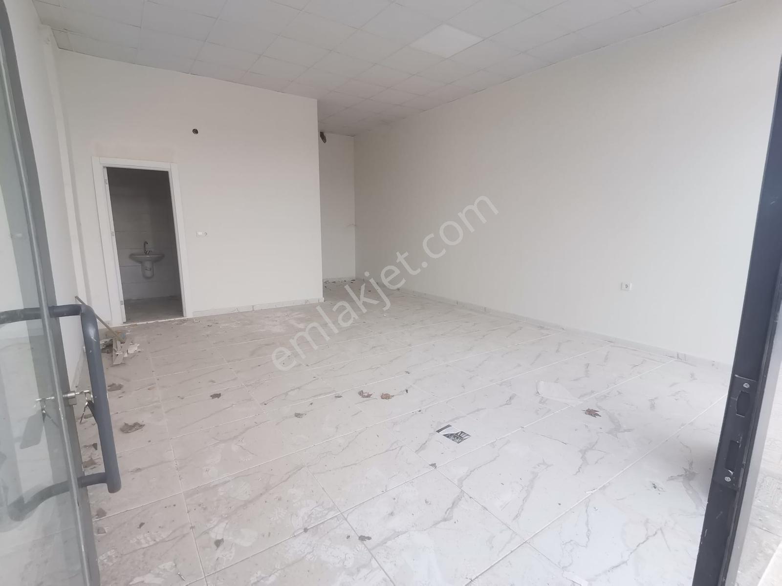 Kartepe Belediyesi Karşısı 50 M2 Kiralık Dükkan