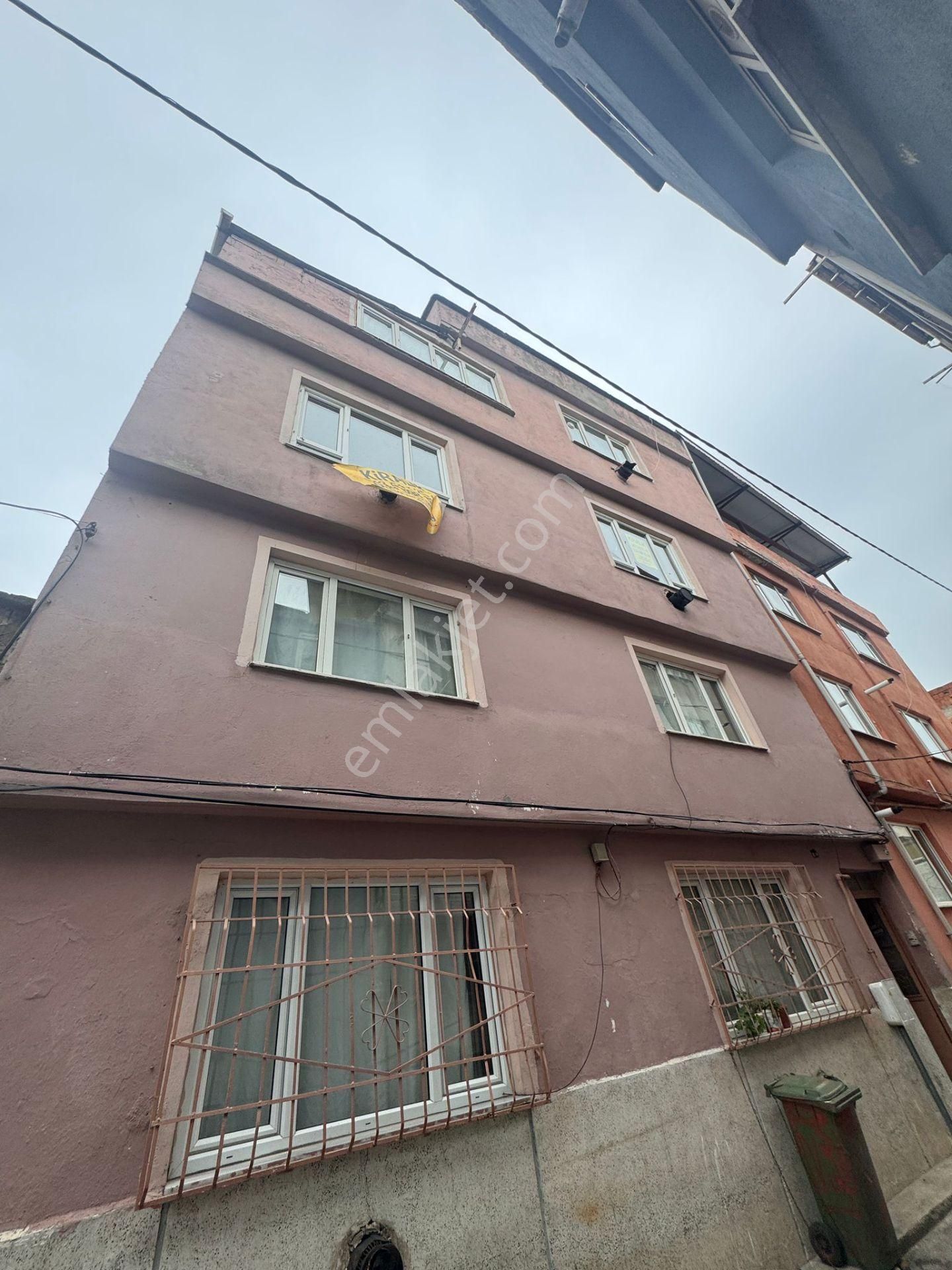 Namıkkemalin Değerli Noktasında Balkonlu Bakımlı Ve Ferah 3+1 - Görsel 3