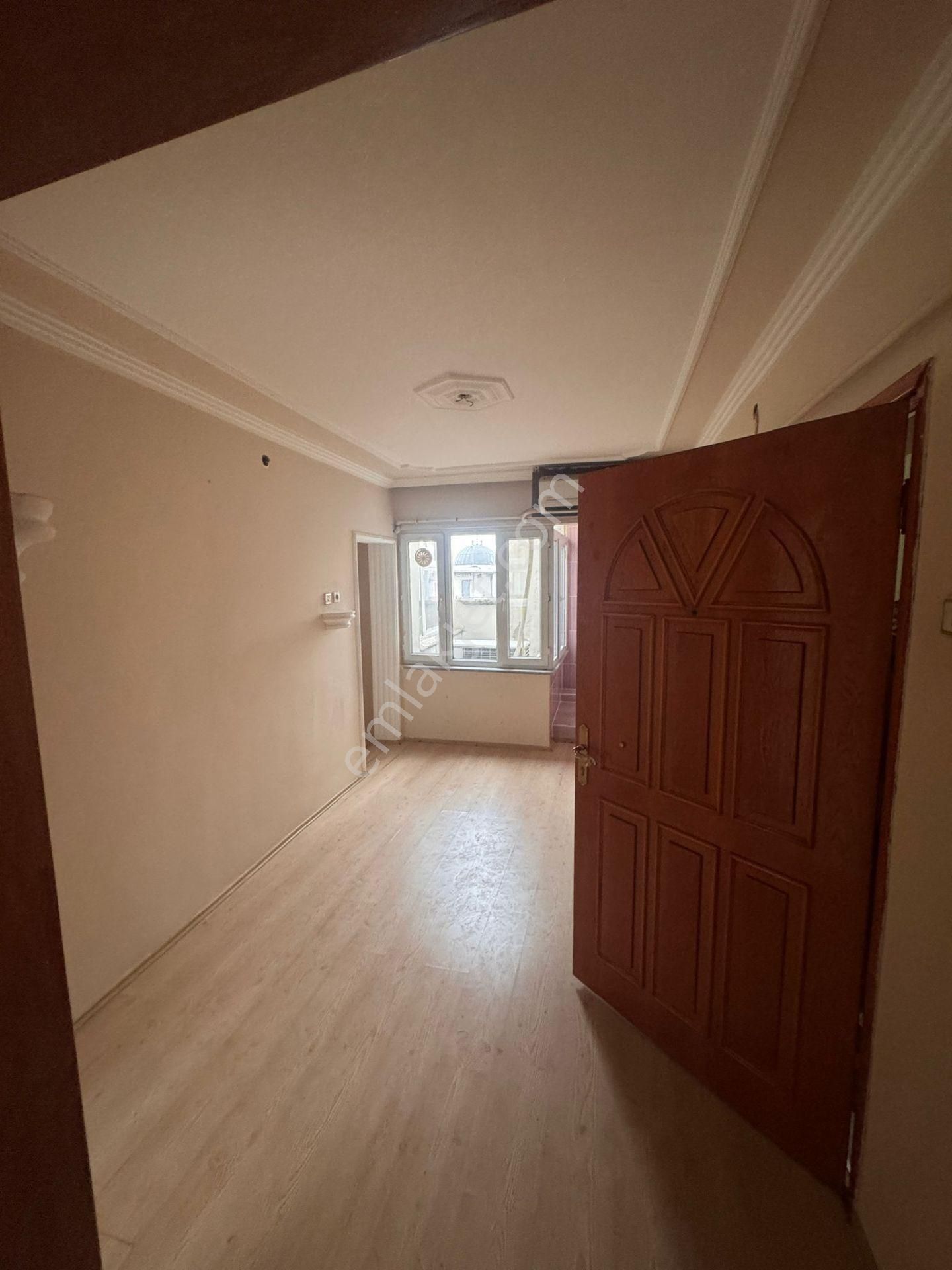 Namıkkemalin Değerli Noktasında Balkonlu Bakımlı Ve Ferah 3+1 - Görsel 4