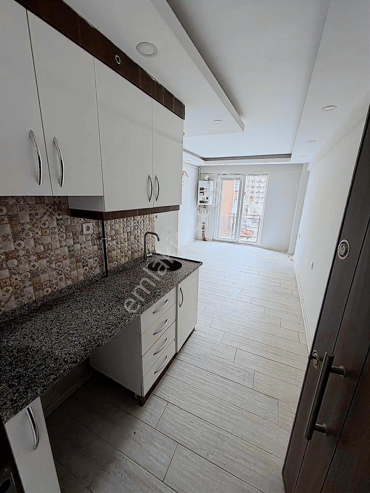 Üniversite Yakını Depozitosuz Eşyasız Ara Kat 1+1 Balkonlu Daire