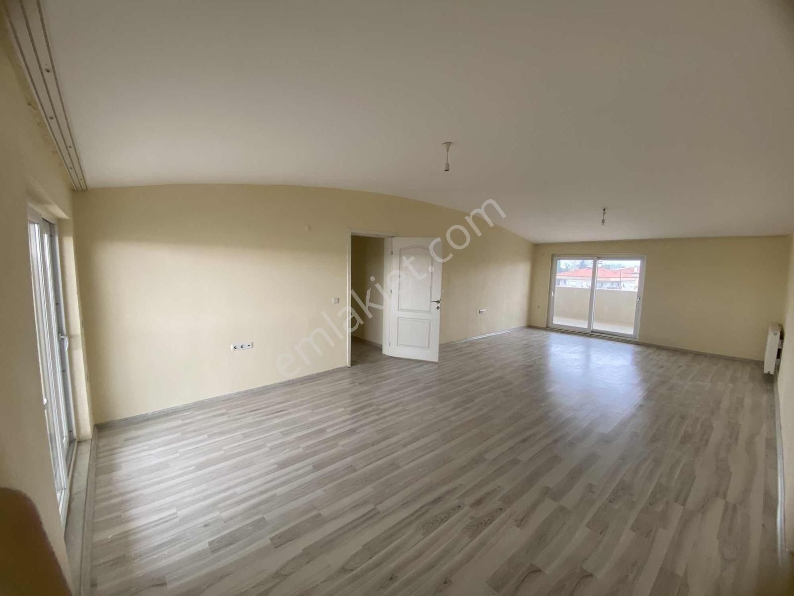 Döşemealtı Yeşilbayır'da, Avm Yanı, Cadde Üzeri, 140m² Geniş 3+1